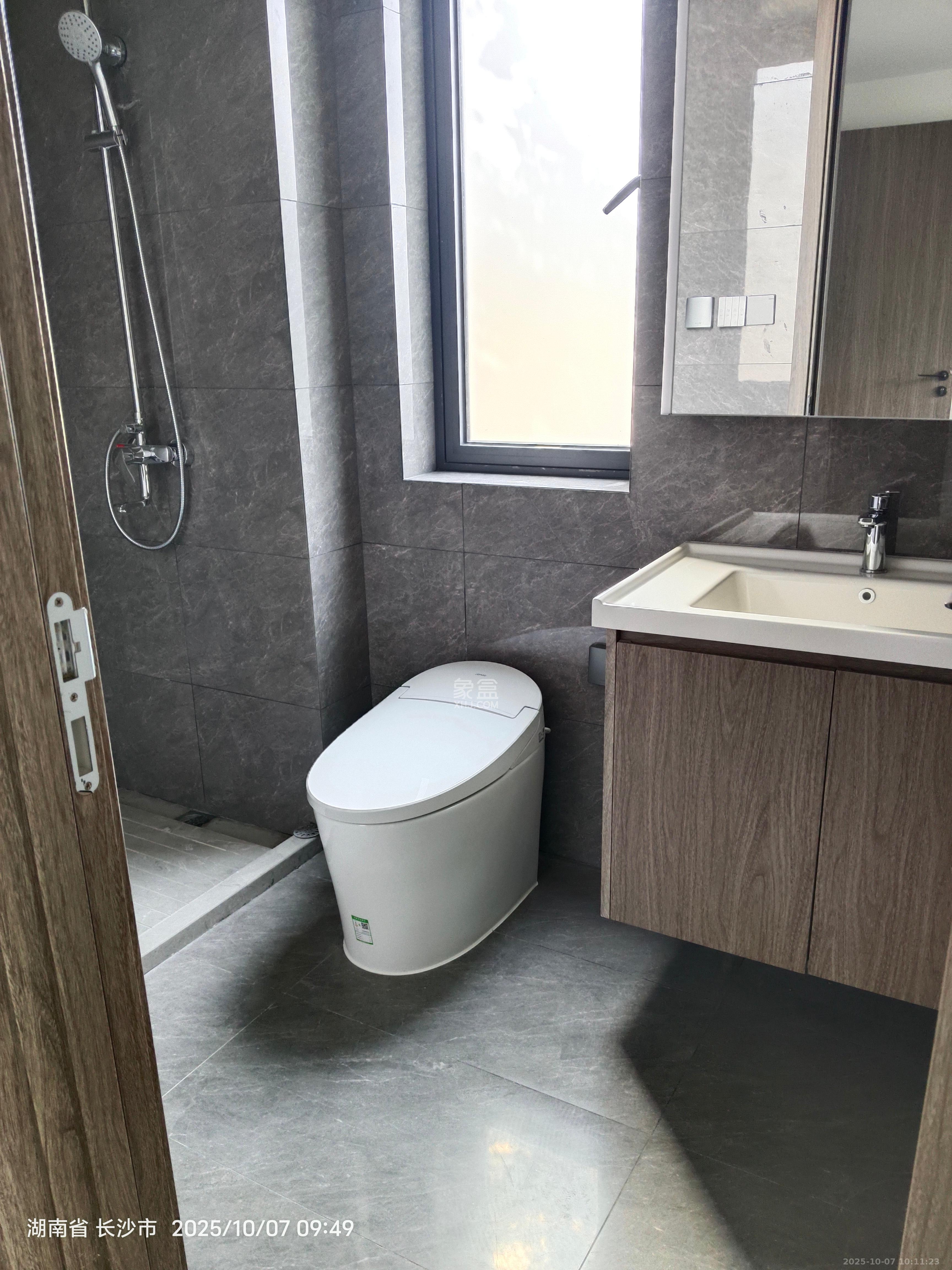 万科松湖天地  4室2厅2卫    4500.0元/月室内图