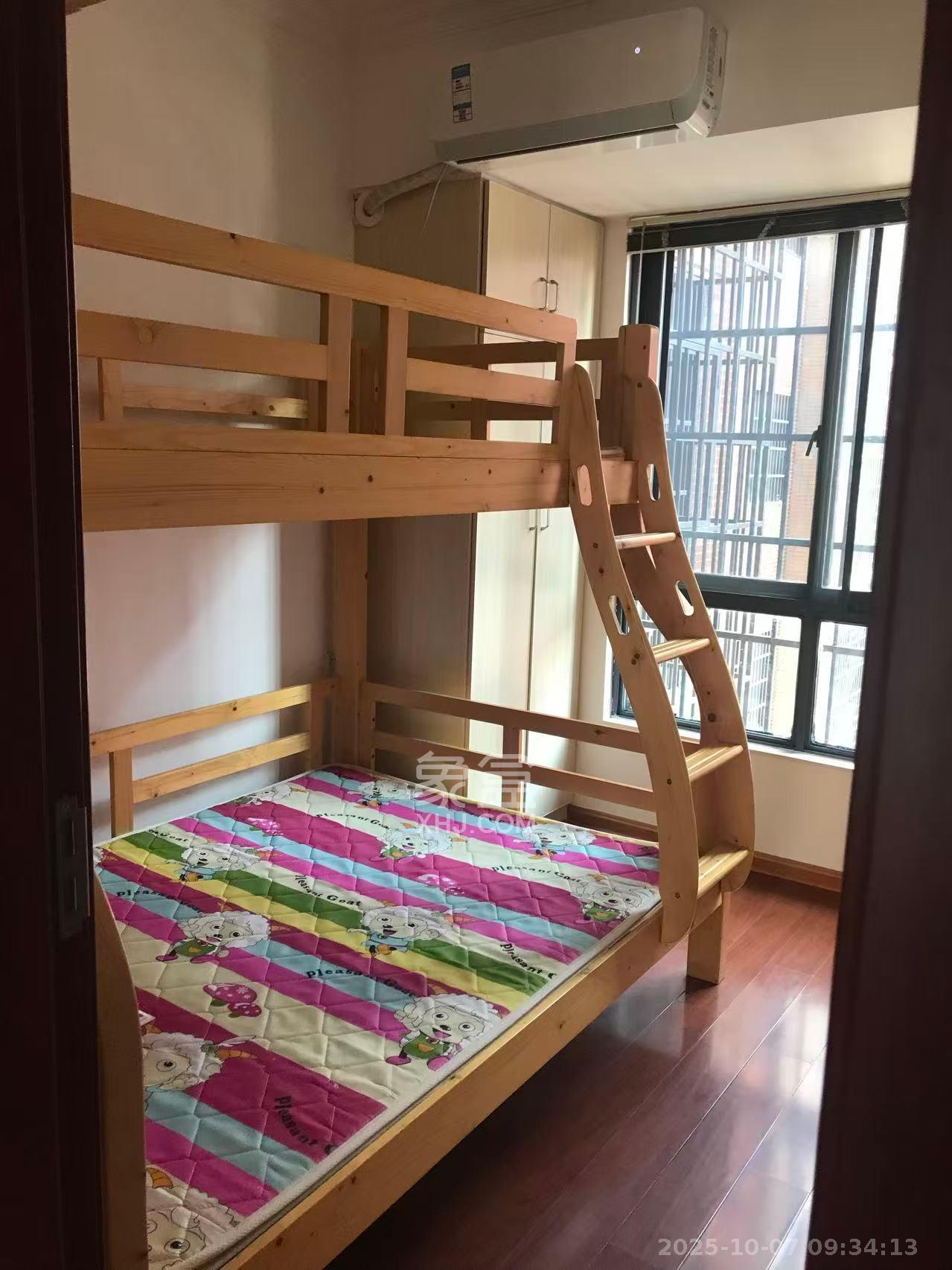 海德公园  4室2厅2卫    2300.0元/月室内图