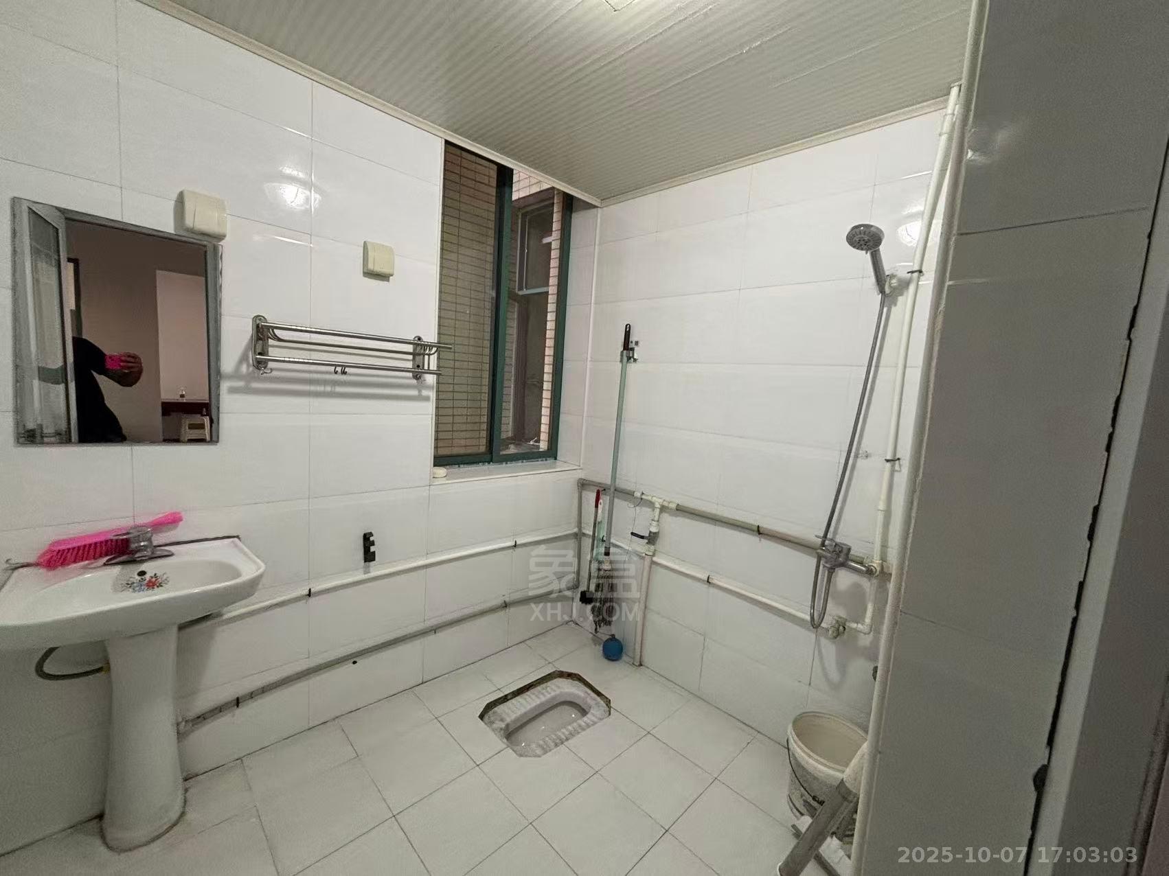 共和城 3室2厅1卫 1800.0元/月 共和城 3室2厅1卫 1800.0元/月室内图