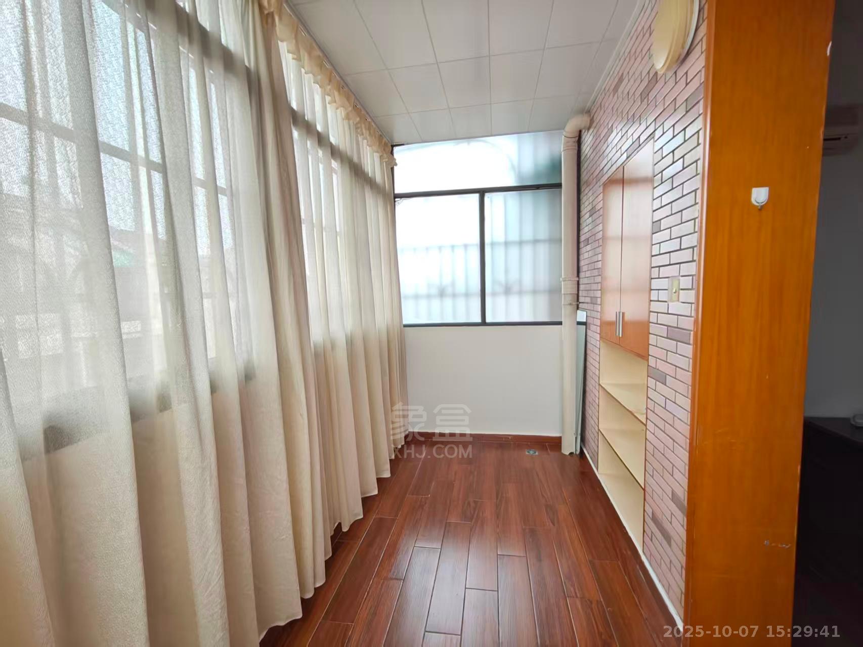 政华新村  3室2厅2卫    1600.0元/月室内图