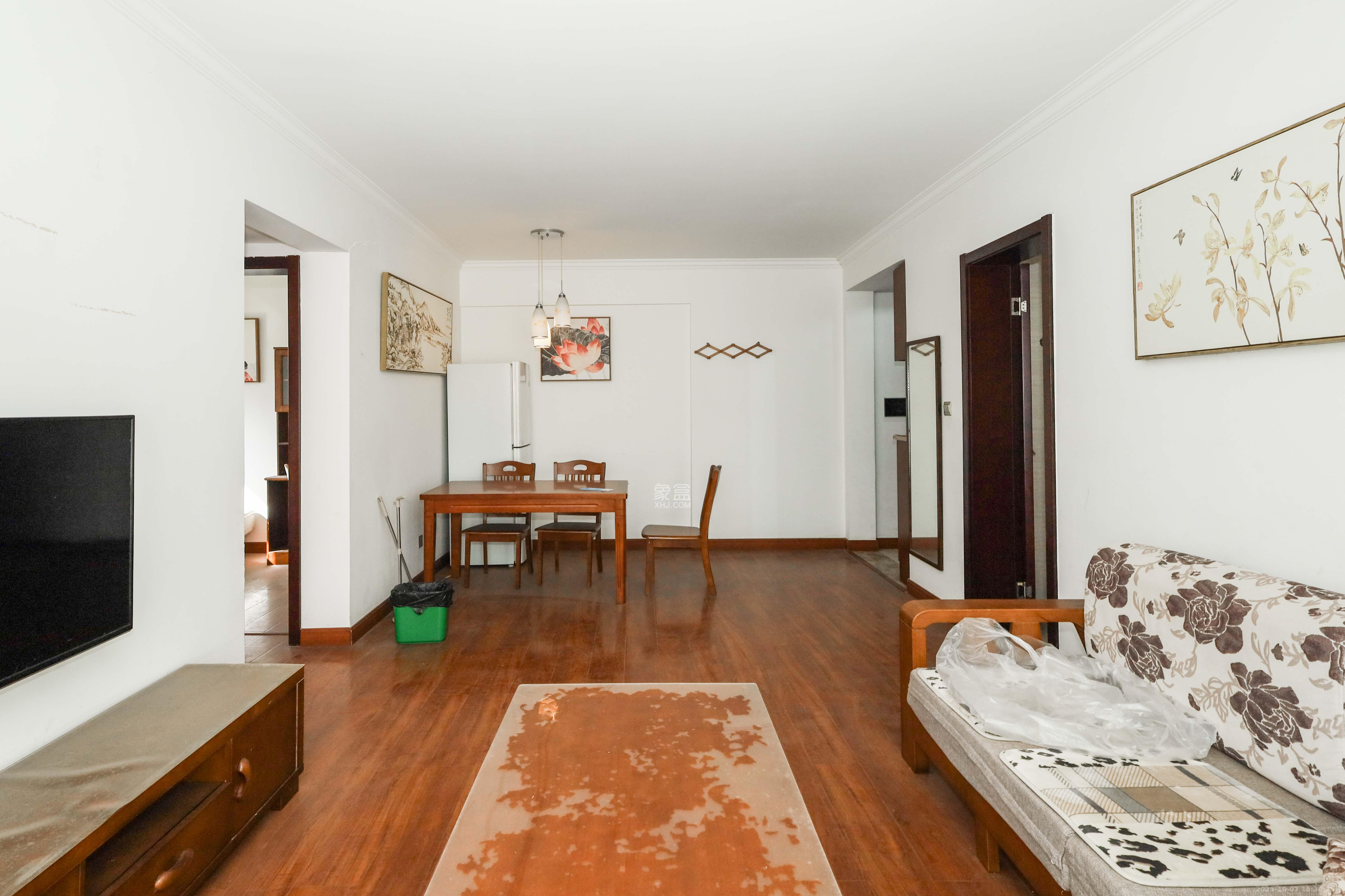 好莱城(弘德西街)  2室2厅1卫    55.0万 好莱城(弘德西街)  2室2厅1卫    55.0万客厅