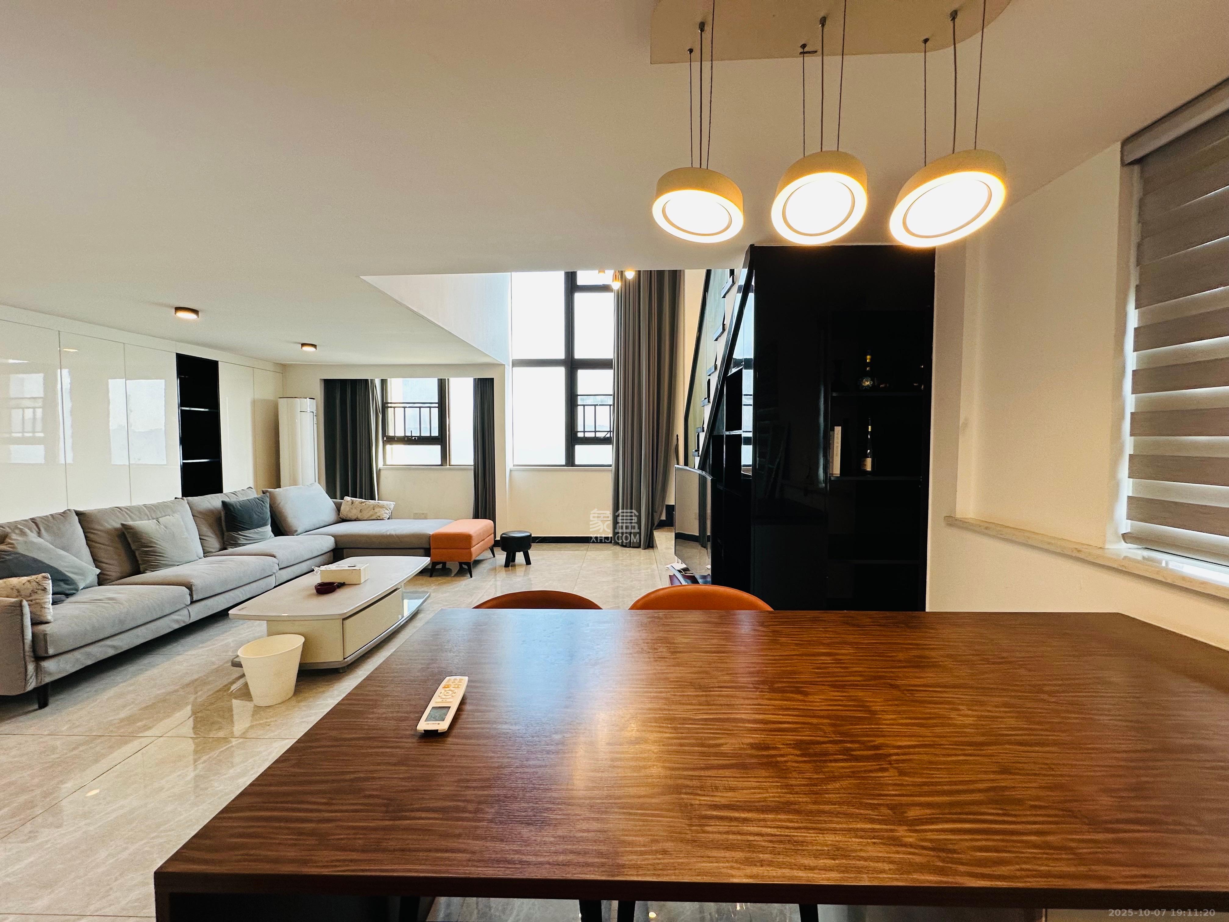 达美溪湖湾 2室2厅1卫 3500.0元/月 达美溪湖湾 2室2厅1卫 3500.0元/月室内图