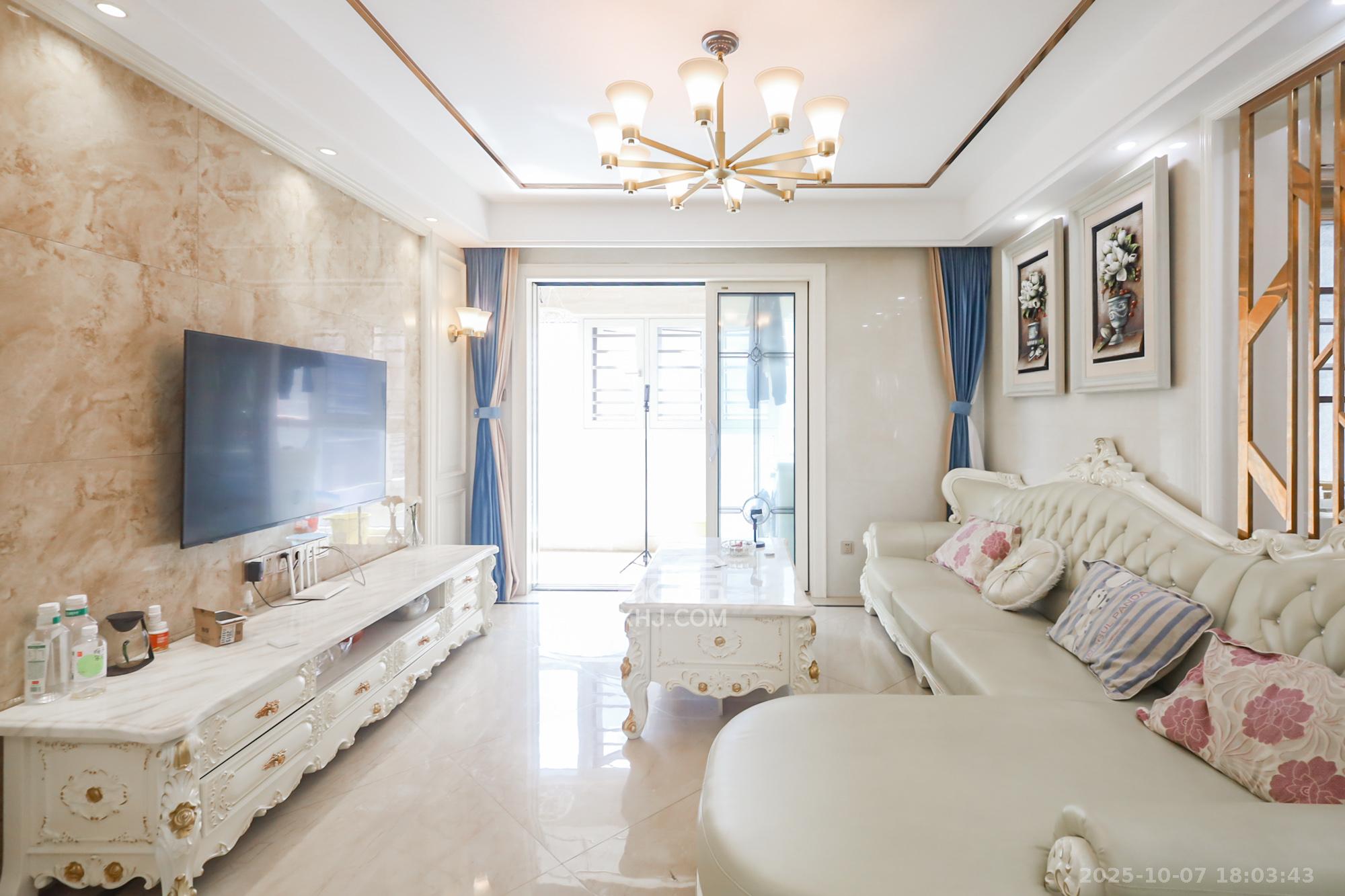 保利西海岸B区  3室2厅2卫    168.0万 保利西海岸B区  3室2厅2卫    168.0万客厅