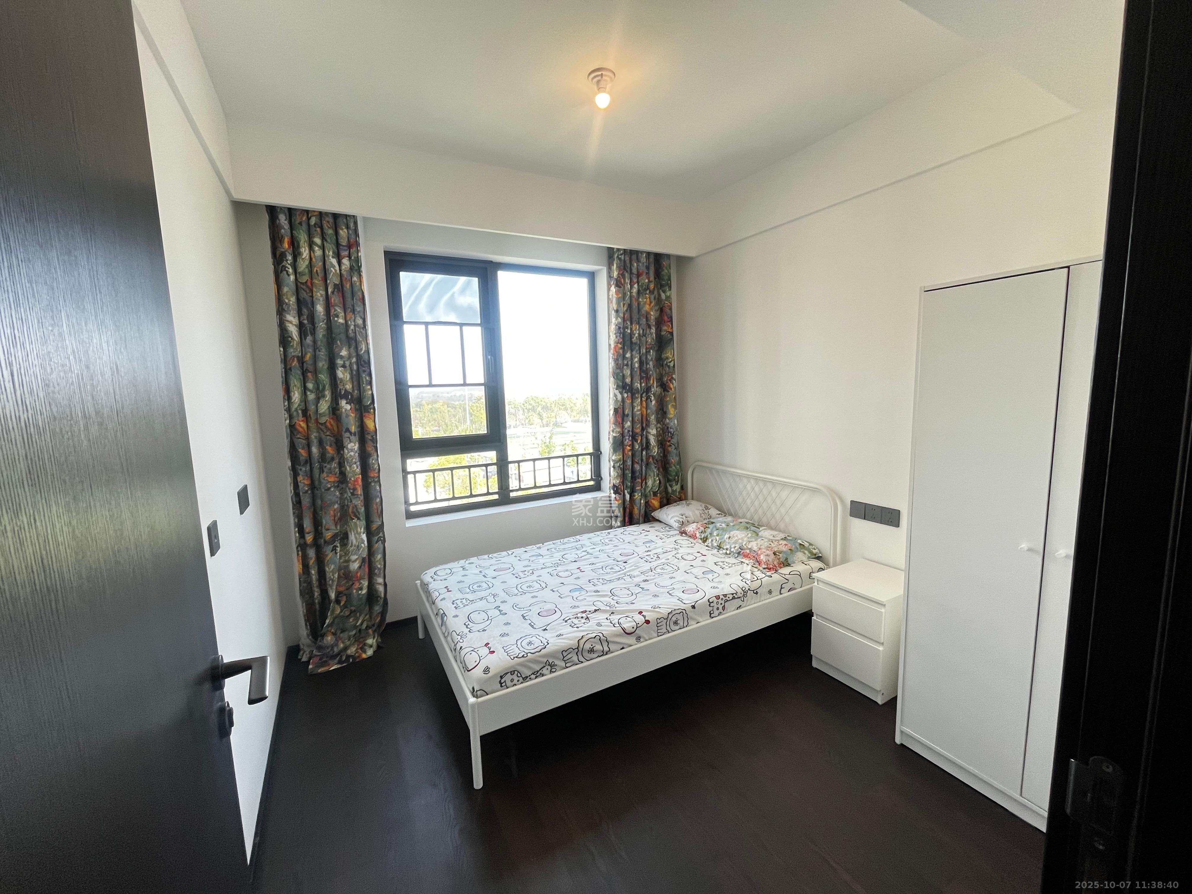 万科松湖天地  4室2厅2卫    6000.0元/月室内图