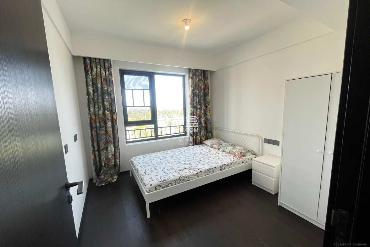 万科松湖天地  4室2厅2卫    6000.0元/月 万科松湖天地  4室2厅2卫    6000.0元/月室内图