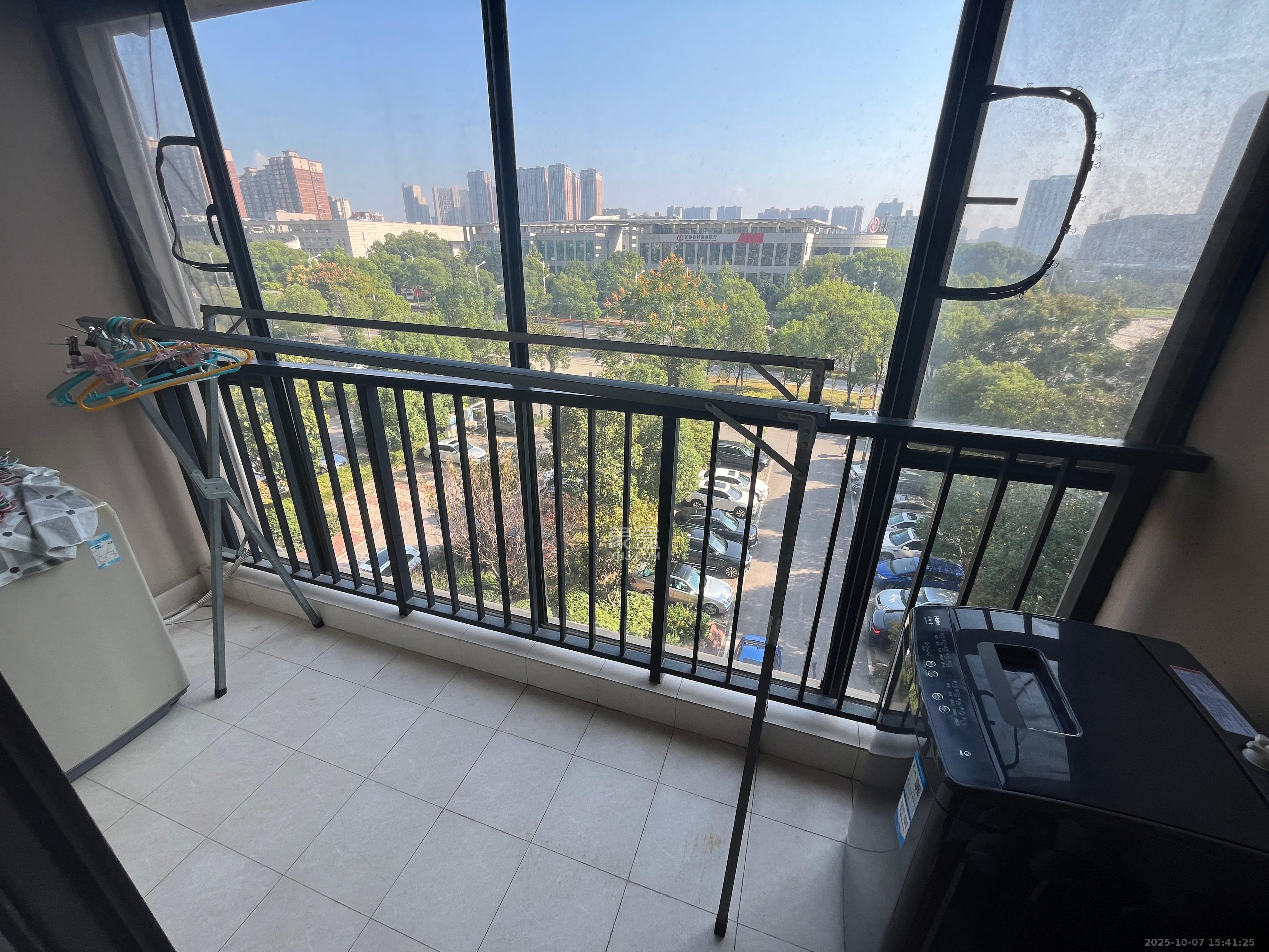 万科金域华府一期  3室2厅1卫    2500.0元/月室内图