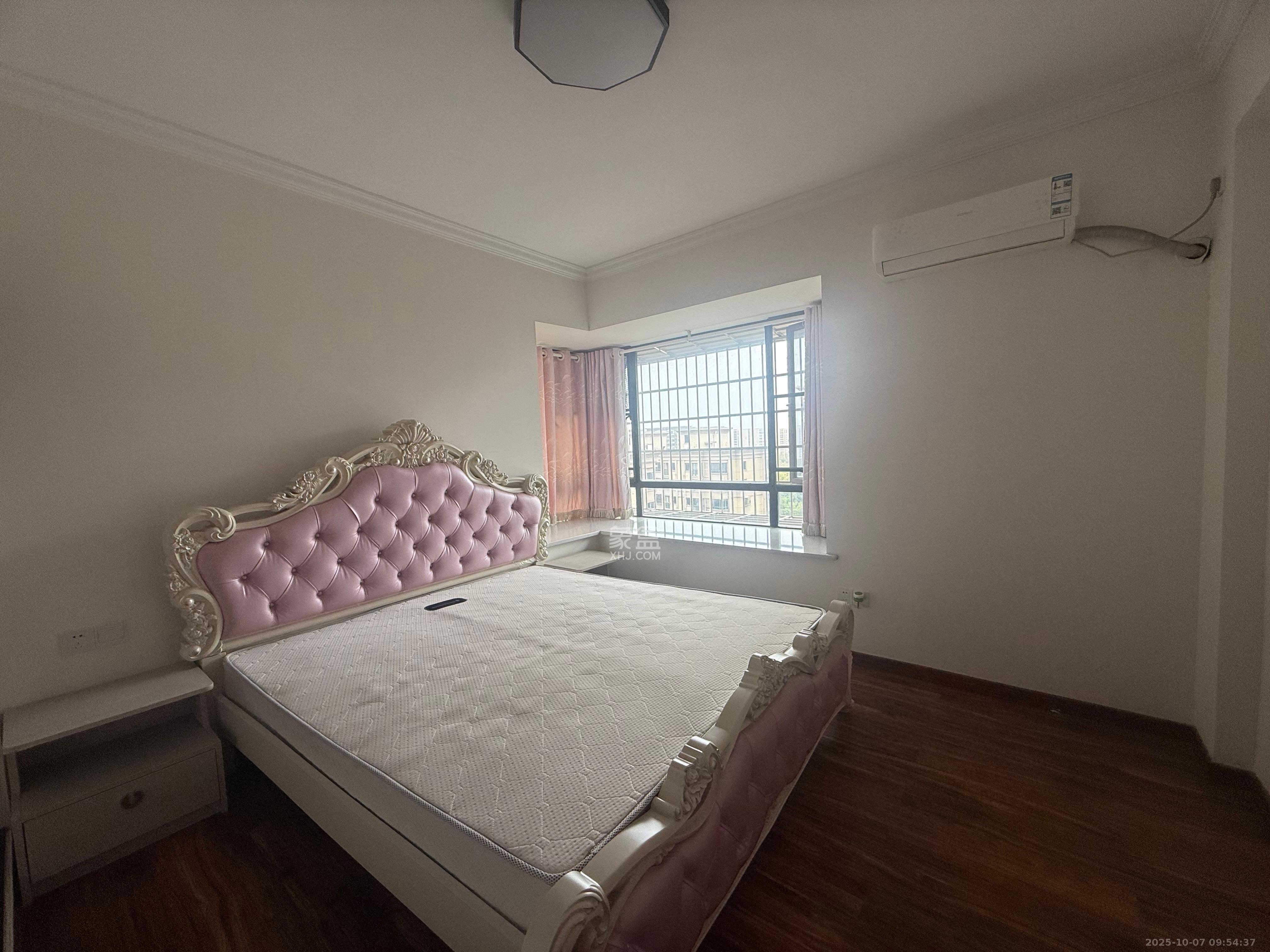 保利花园  2室2厅1卫    2000.0元/月