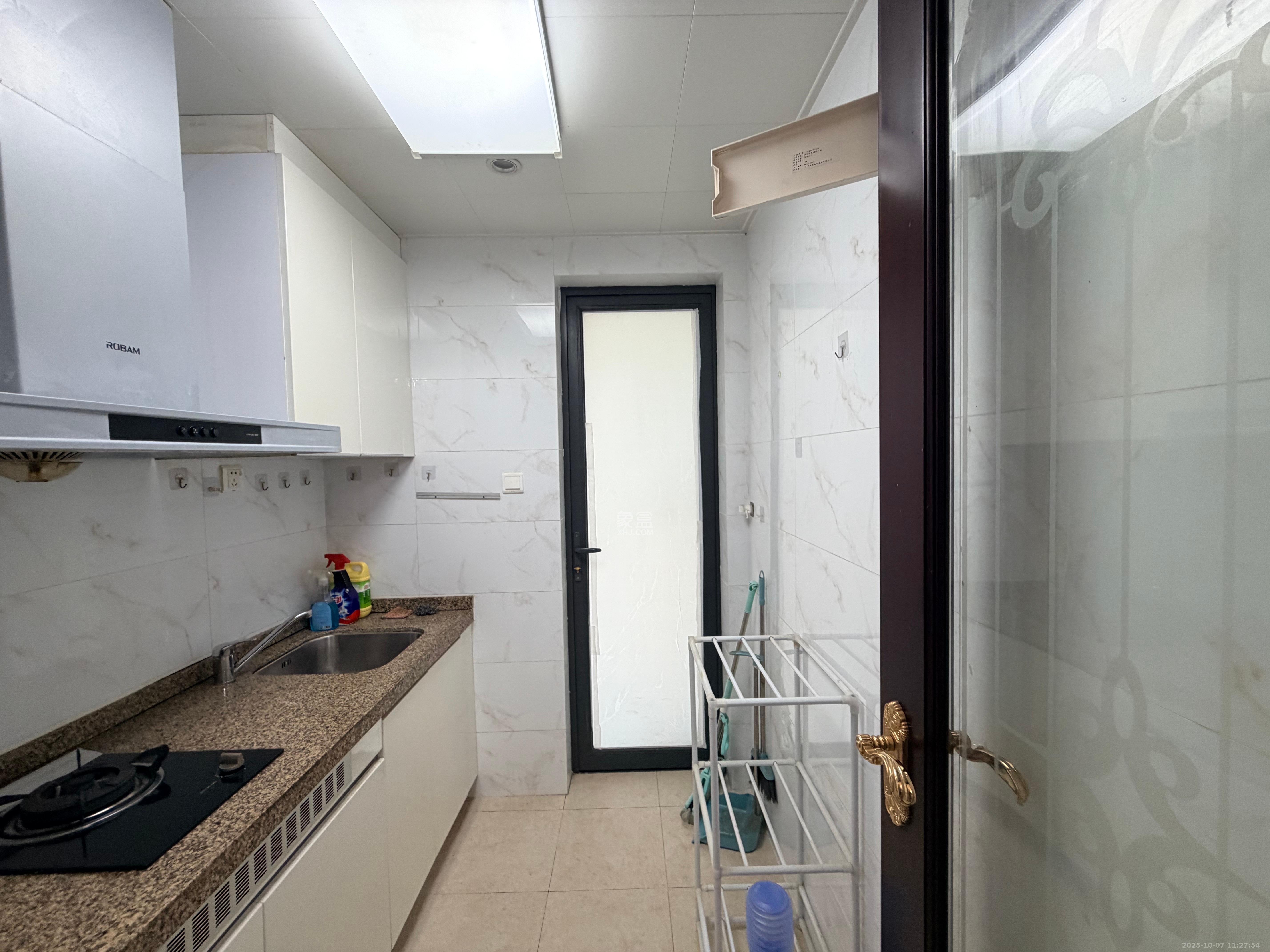 恒大国际广场  1室0厅0卫    1700.0元/月 恒大国际广场  1室0厅0卫    1700.0元/月室内图