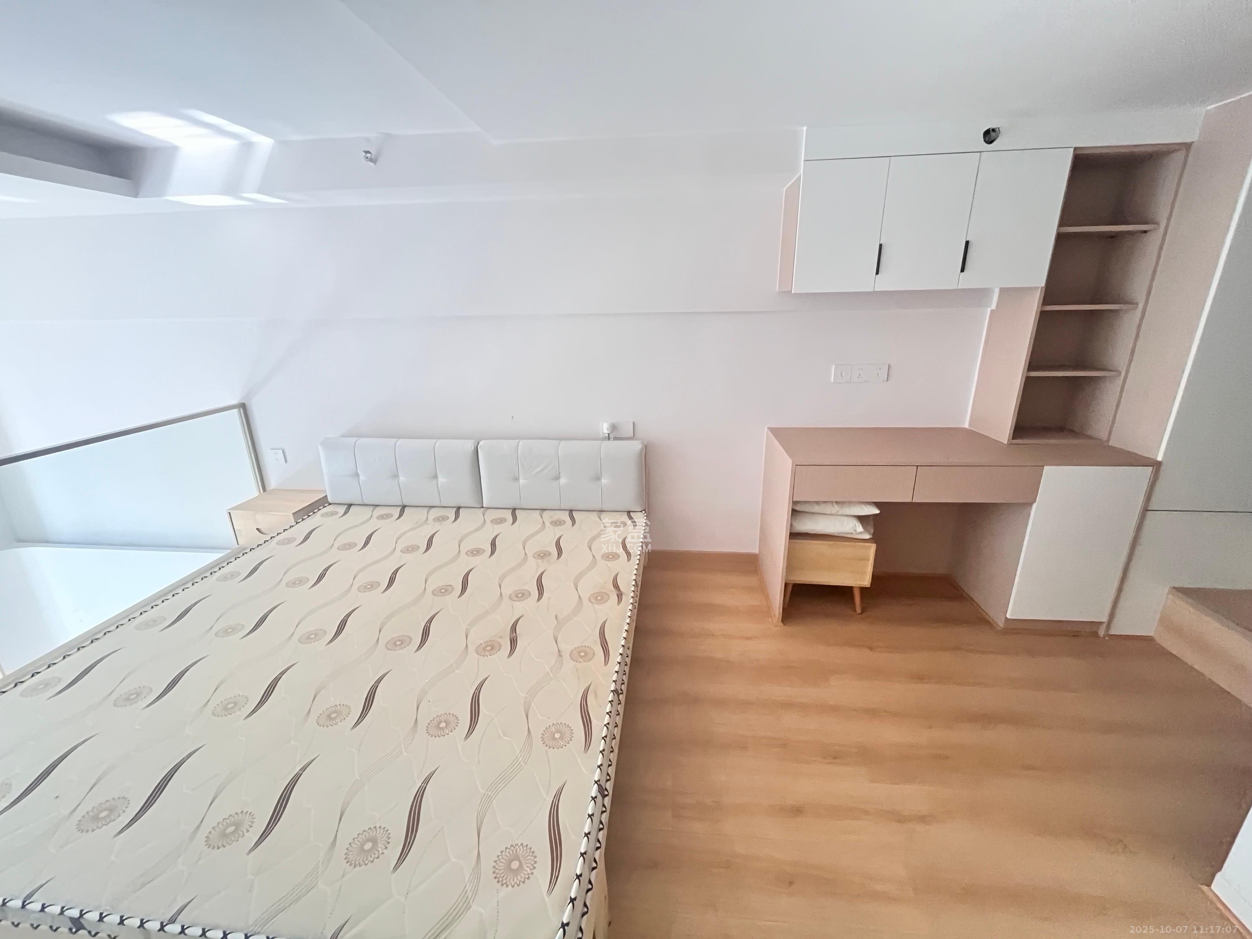 保利天禧EF区  2室2厅1卫    2800.0元/月室内图