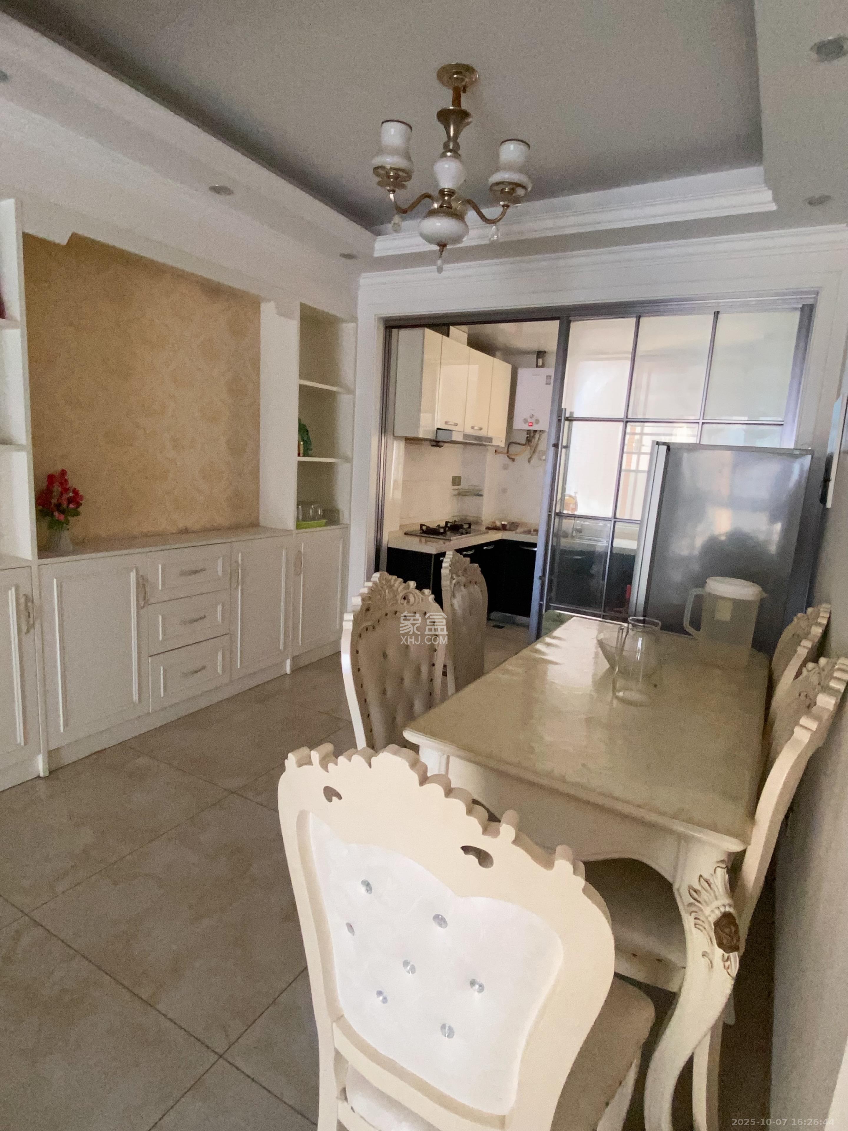 恒广国际景园一二区 3室0厅0卫 2300.0元/月 恒广国际景园一二区 3室0厅0卫 2300.0元/月室内图