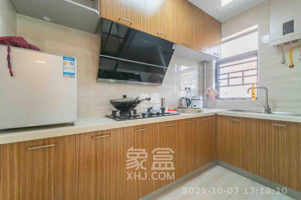 海伦春天  3室2厅2卫    2600.0元/月 海伦春天  3室2厅2卫    2600.0元/月室内图