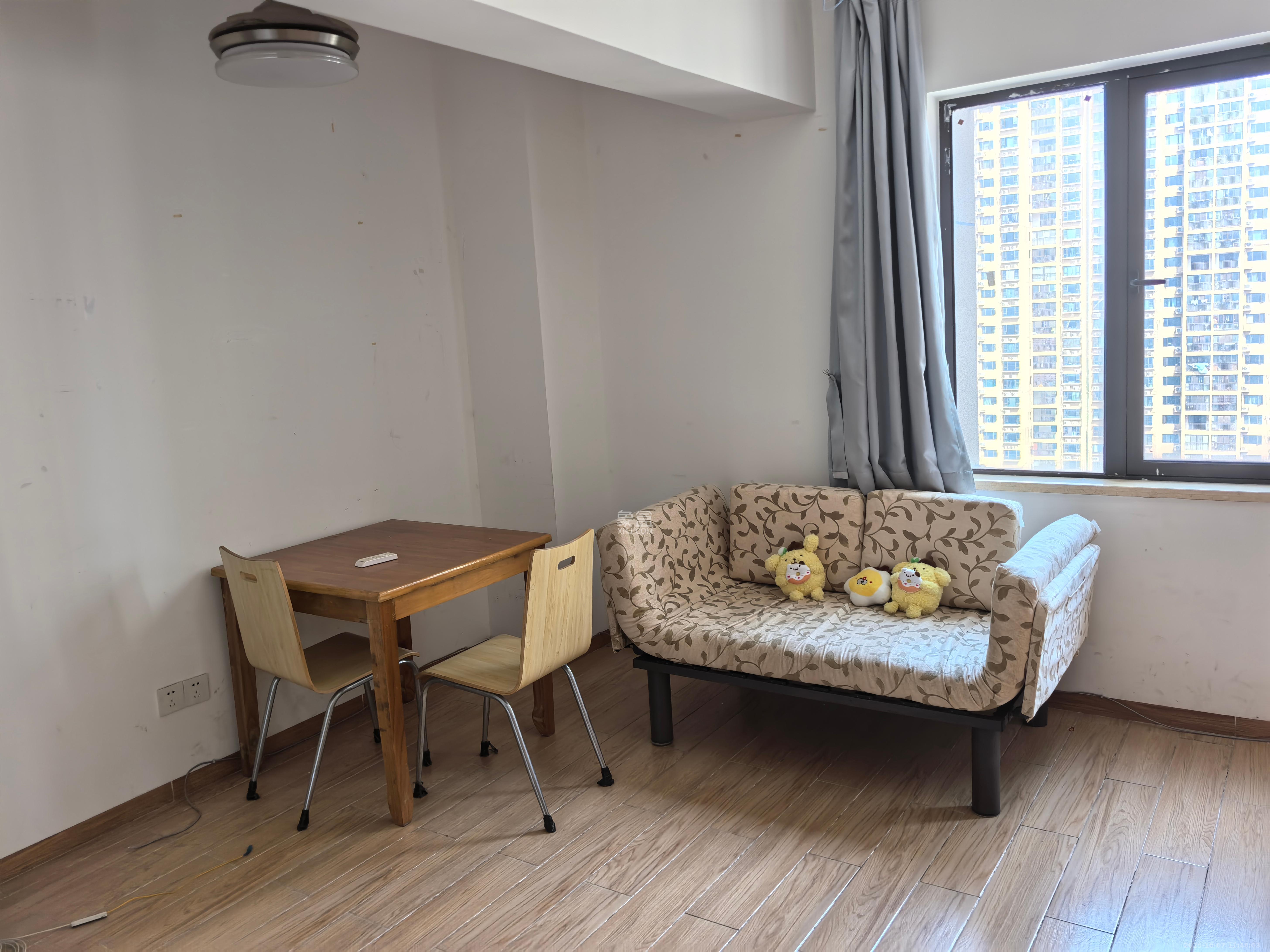 钰龙天下二期(钰龙佳园)  1室1厅1卫    1300.0元/月 钰龙天下二期(钰龙佳园)  1室1厅1卫    1300.0元/月室内图