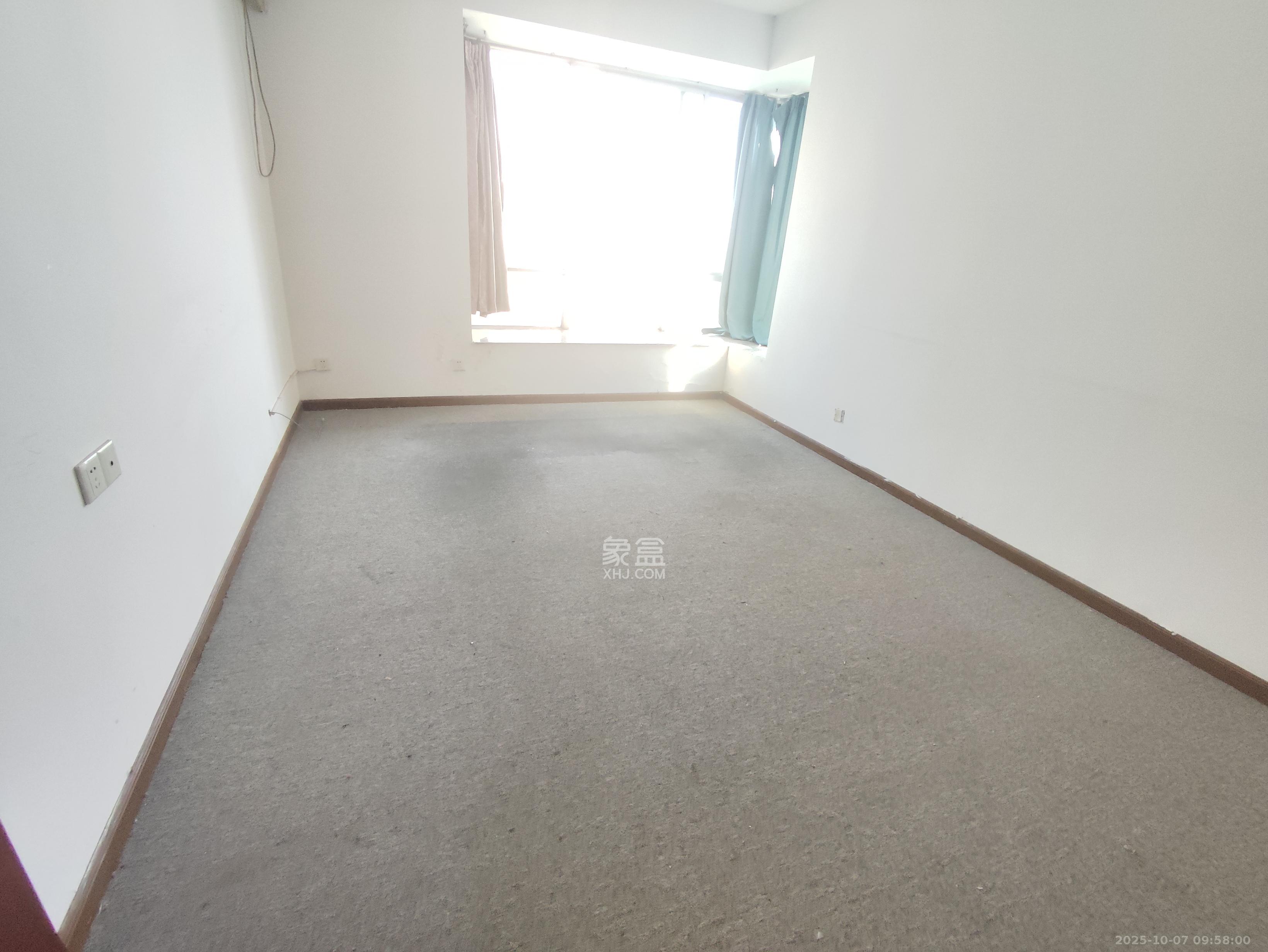 湖南财富中心  3室2厅2卫    4500.0元/月 湖南财富中心  3室2厅2卫    4500.0元/月室内图