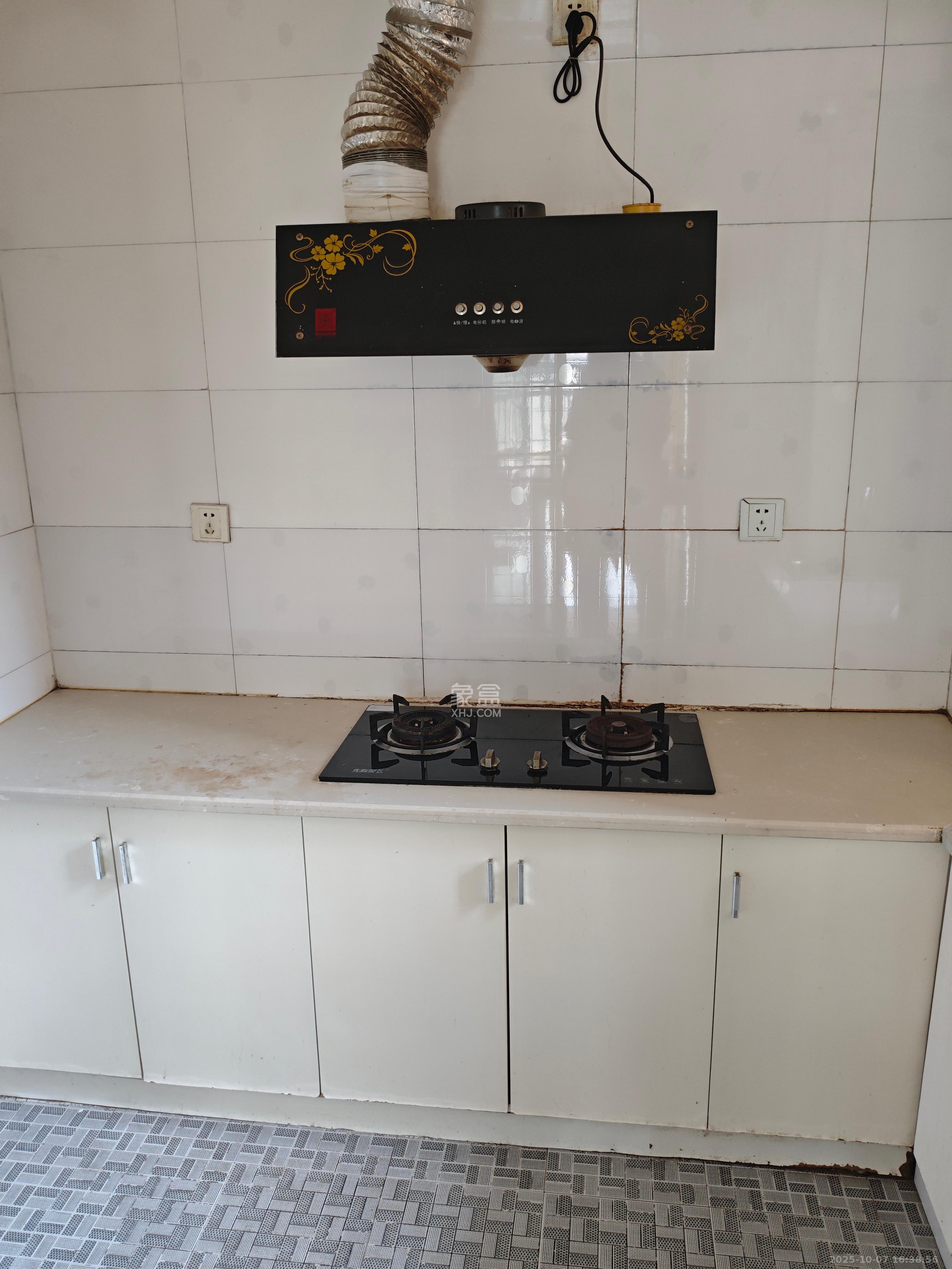 华盛世纪新城  1室2厅1卫    1800.0元/月 华盛世纪新城  1室2厅1卫    1800.0元/月