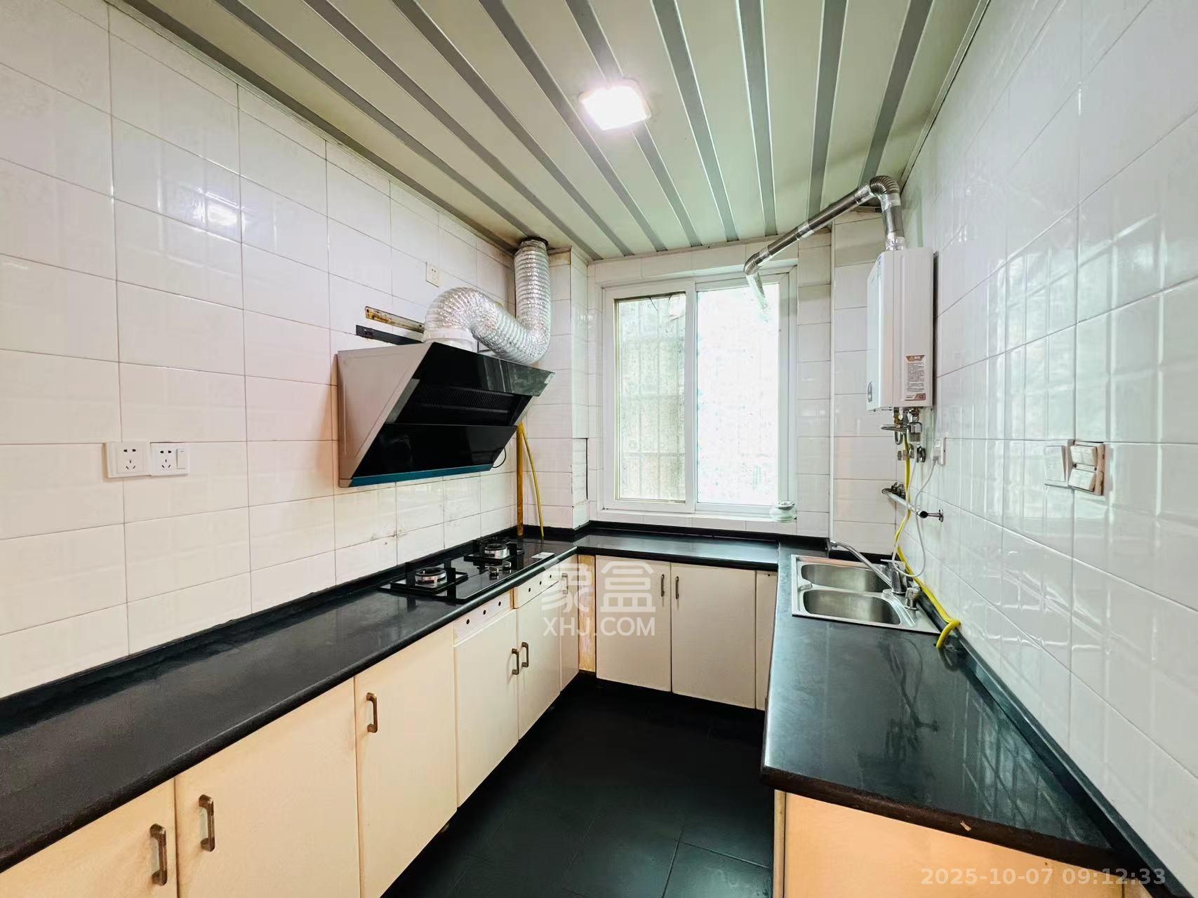 恩瑞麓山名园（龙王港小区）  3室2厅2卫    2600.0元/月室内图