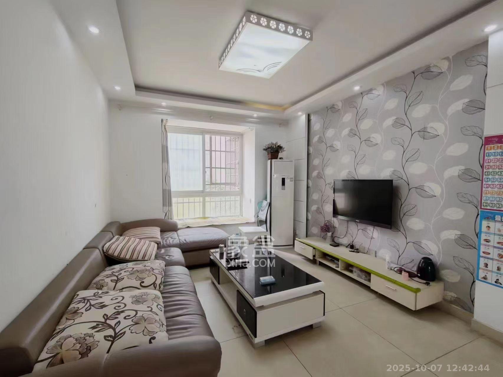 东业苹果社区 2室2厅1卫 1600.0元/月 东业苹果社区 2室2厅1卫 1600.0元/月室内图