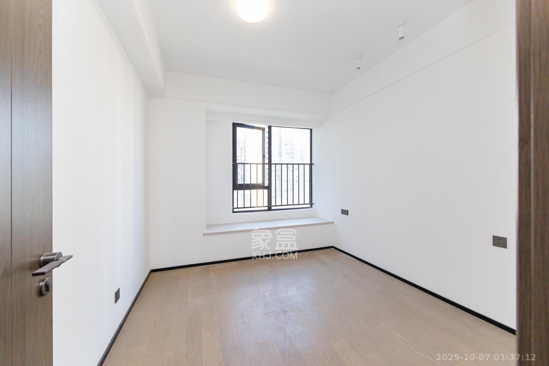 万科滨河道  4室2厅2卫    160.0万卧室