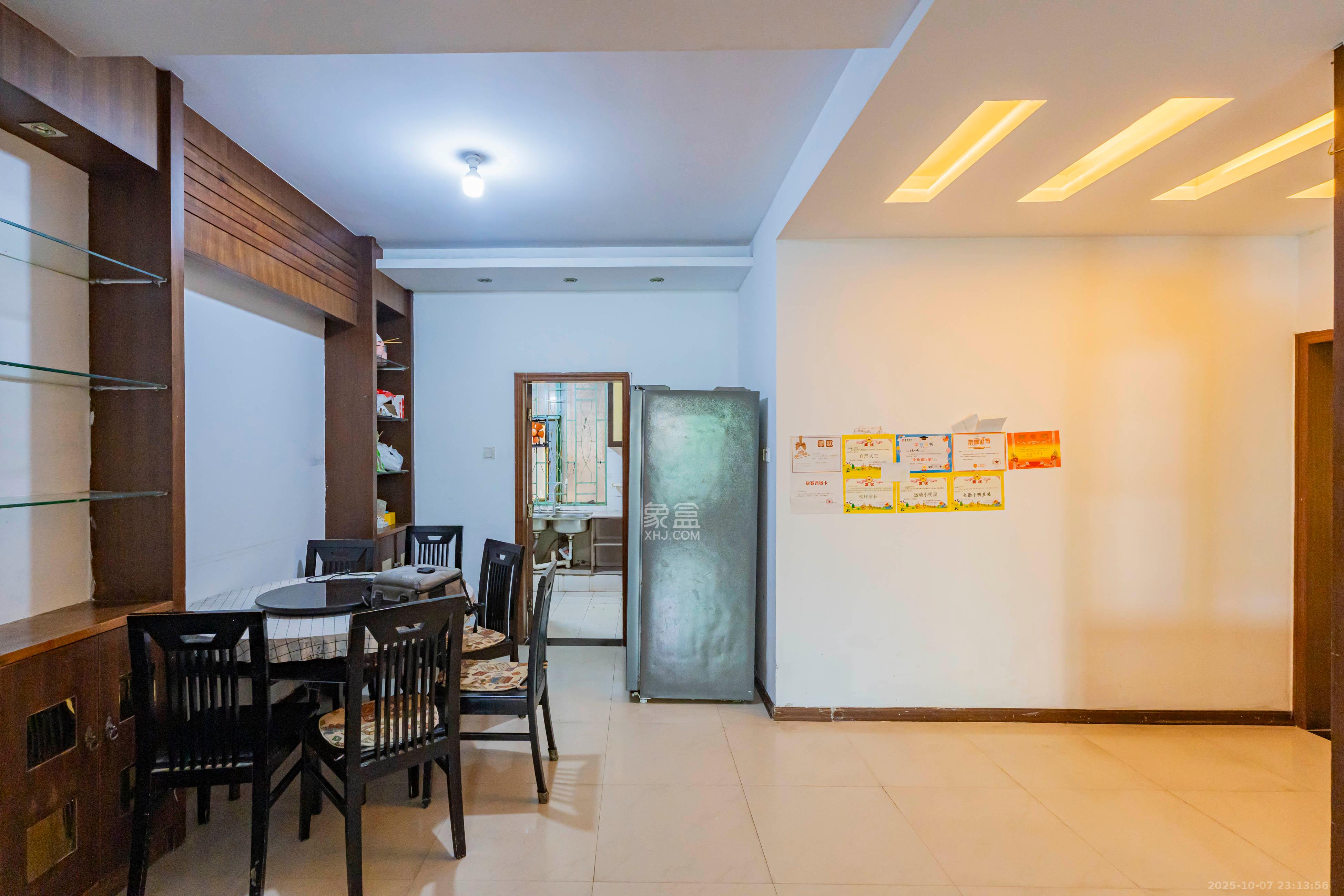 锦绣华天 3室2厅2卫 105.0万 锦绣华天 3室2厅2卫 105.0万客厅