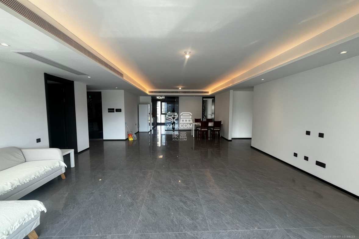 万科松湖天地  4室2厅2卫    6000.0元/月 万科松湖天地  4室2厅2卫    6000.0元/月室内图