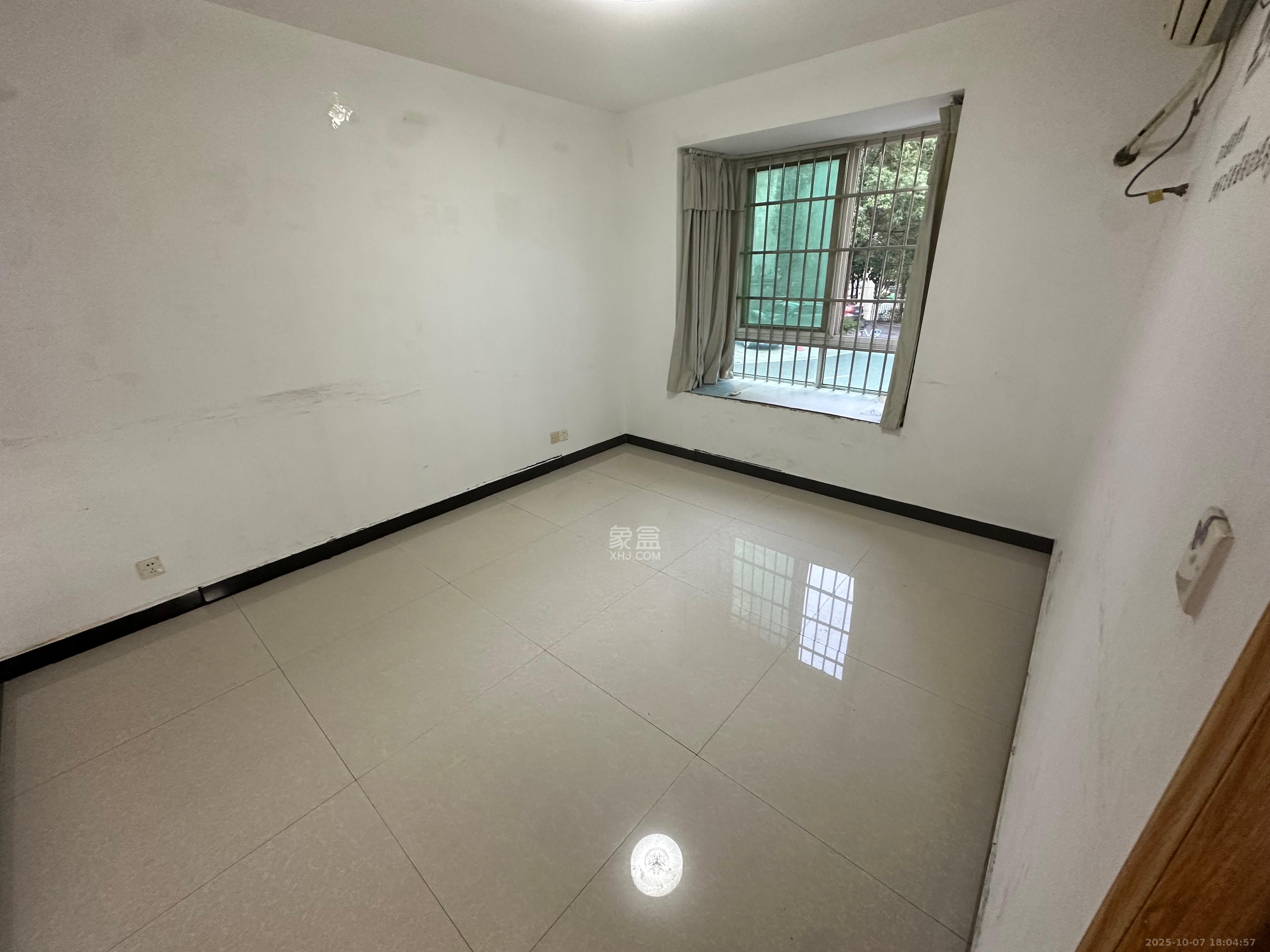 恩瑞麓山名园(龙王港小区) 3室2厅1卫 2500.0元/月 恩瑞麓山名园(龙王港小区) 3室2厅1卫 2500.0元/月室内图