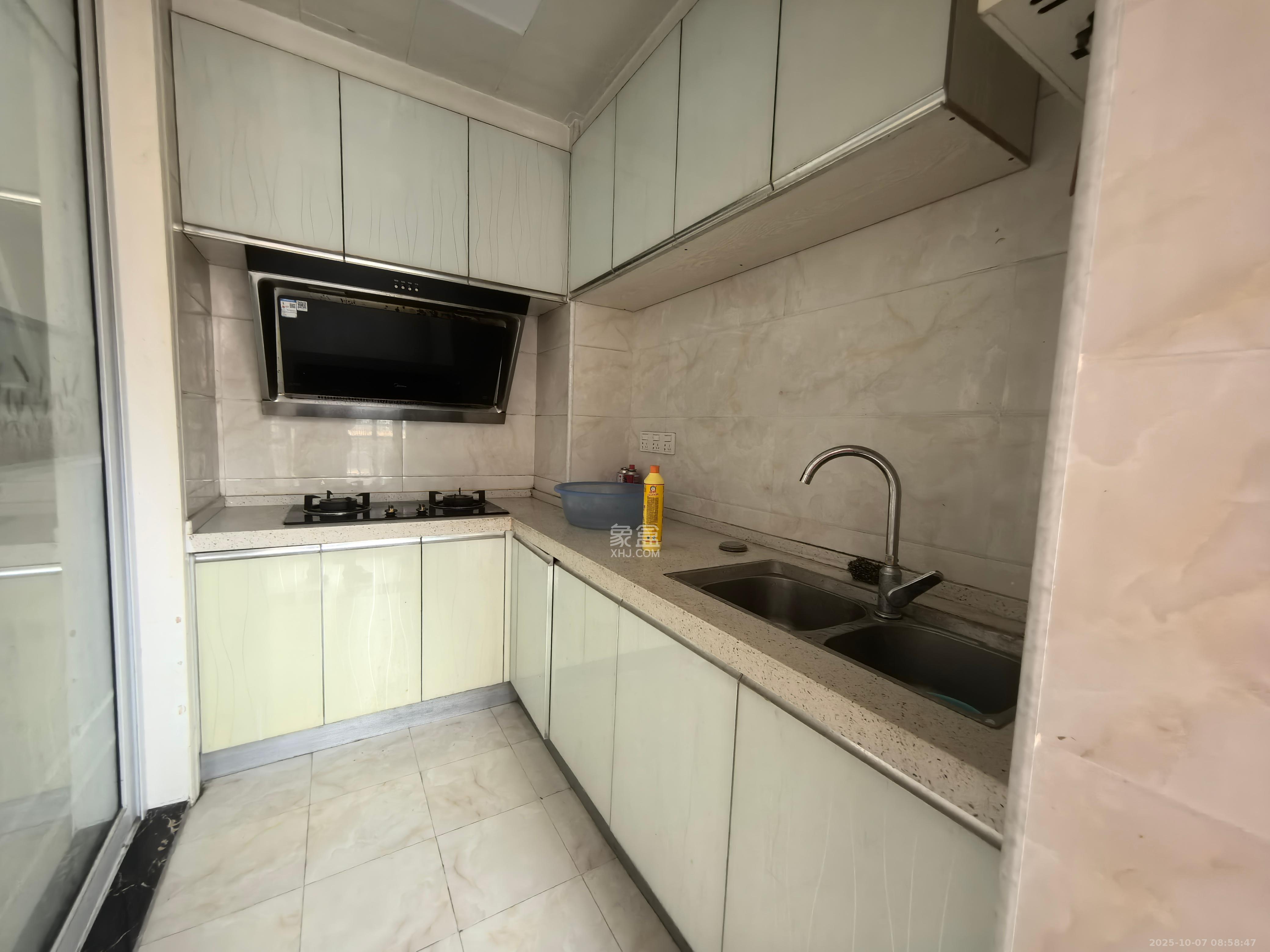 杜鹃文苑  2室2厅1卫    1800.0元/月 杜鹃文苑  2室2厅1卫    1800.0元/月室内图