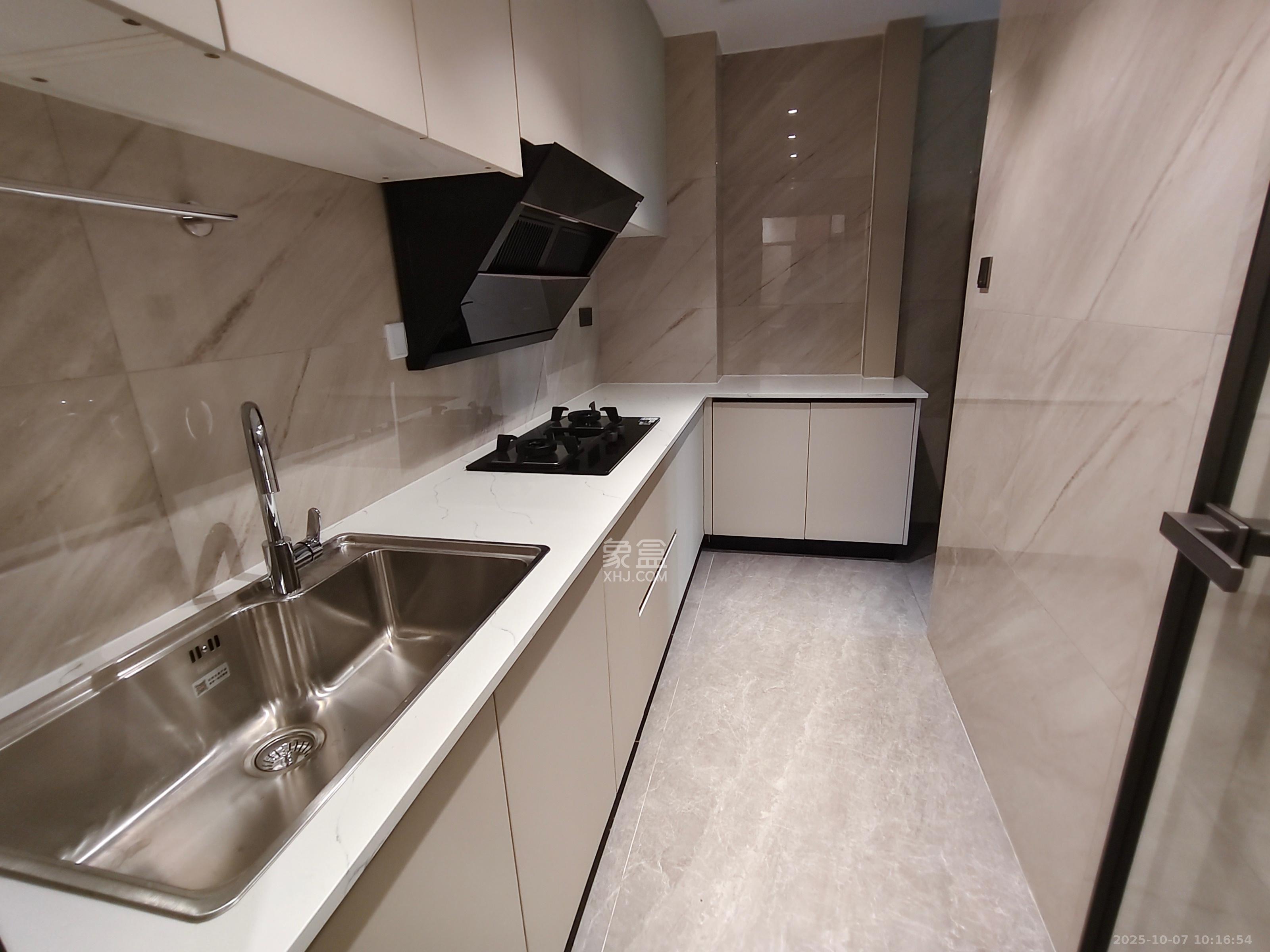 融圣国际 2室2厅1卫 3500.0元/月 融圣国际 2室2厅1卫 3500.0元/月室内图