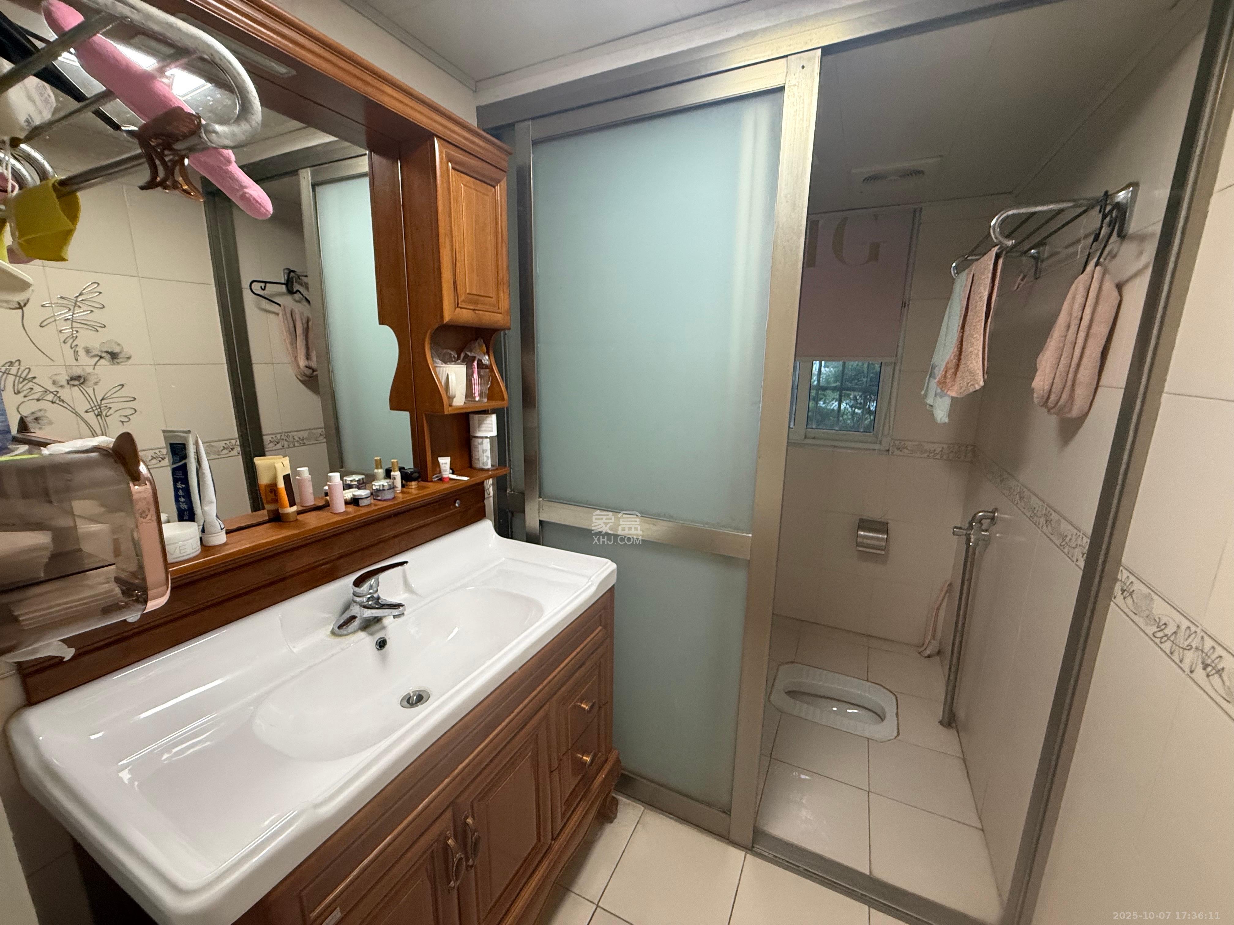 芙蓉苑 2室2厅2卫 2600.0元/月 芙蓉苑 2室2厅2卫 2600.0元/月室内图