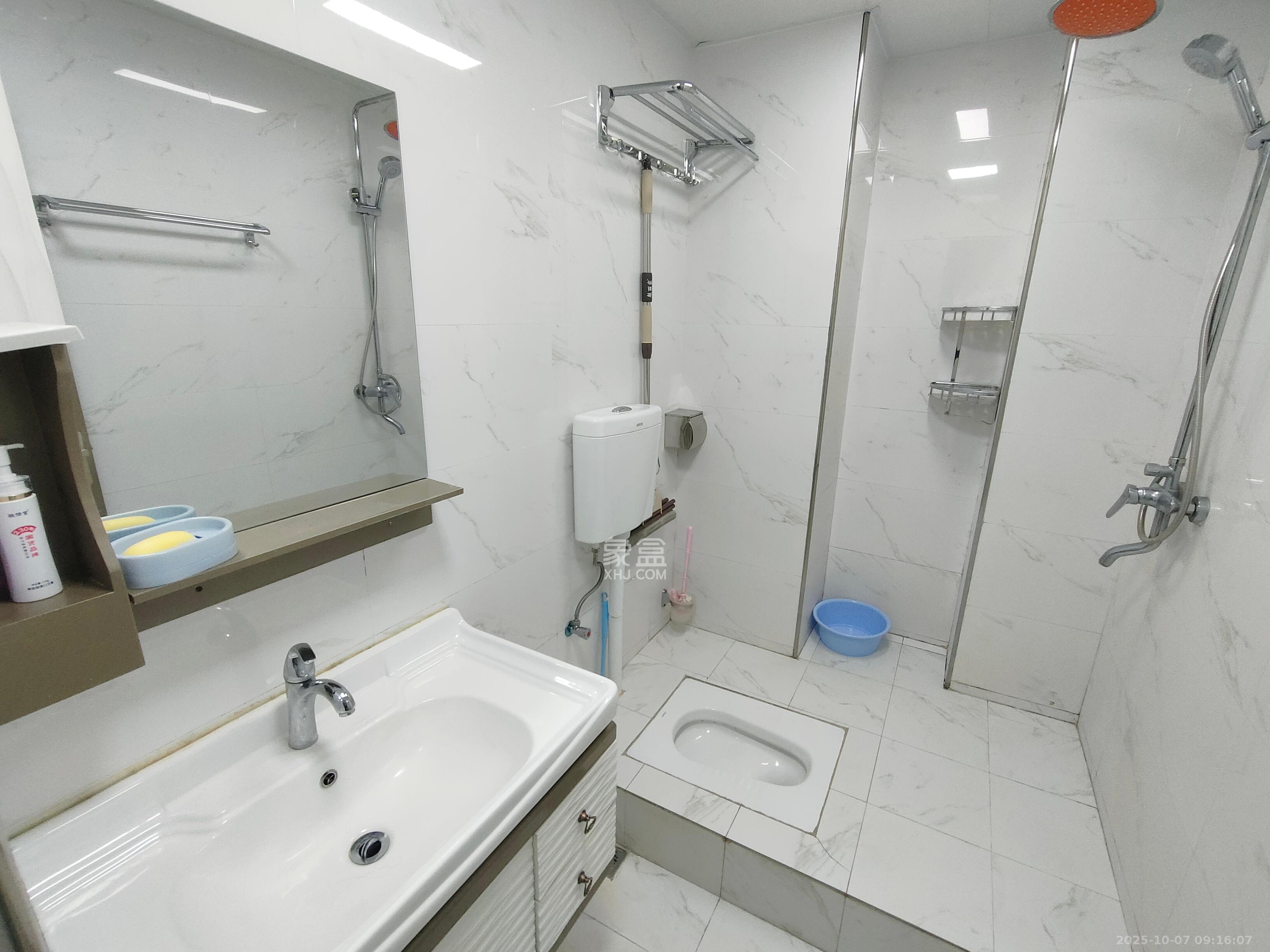 第六都(陆都小区)  1室1厅1卫    2100.0元/月 第六都(陆都小区)  1室1厅1卫    2100.0元/月室内图