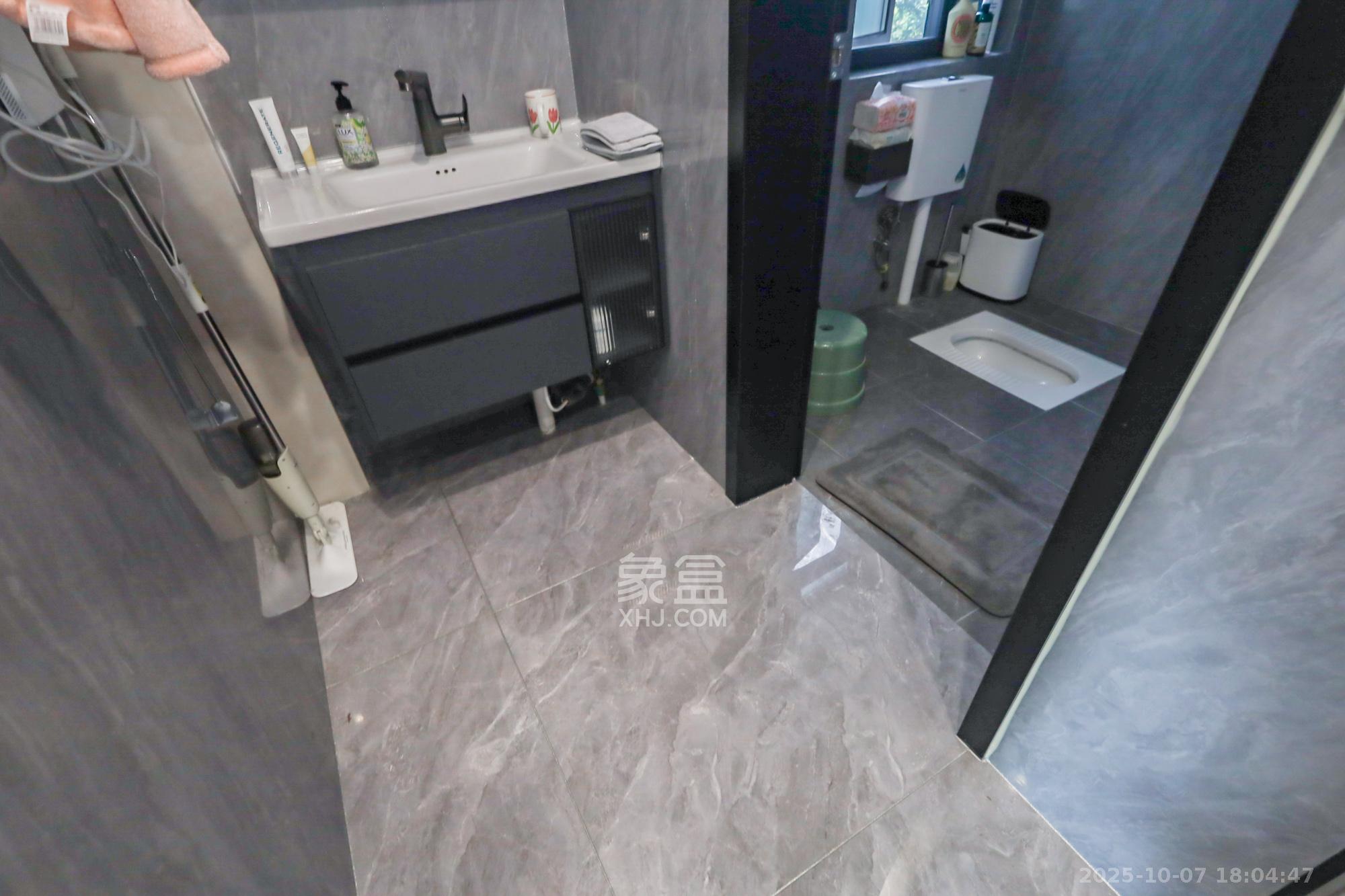 西山汇景一、二期 4室2厅2卫 270.0万 西山汇景一、二期 4室2厅2卫 270.0万卫生间