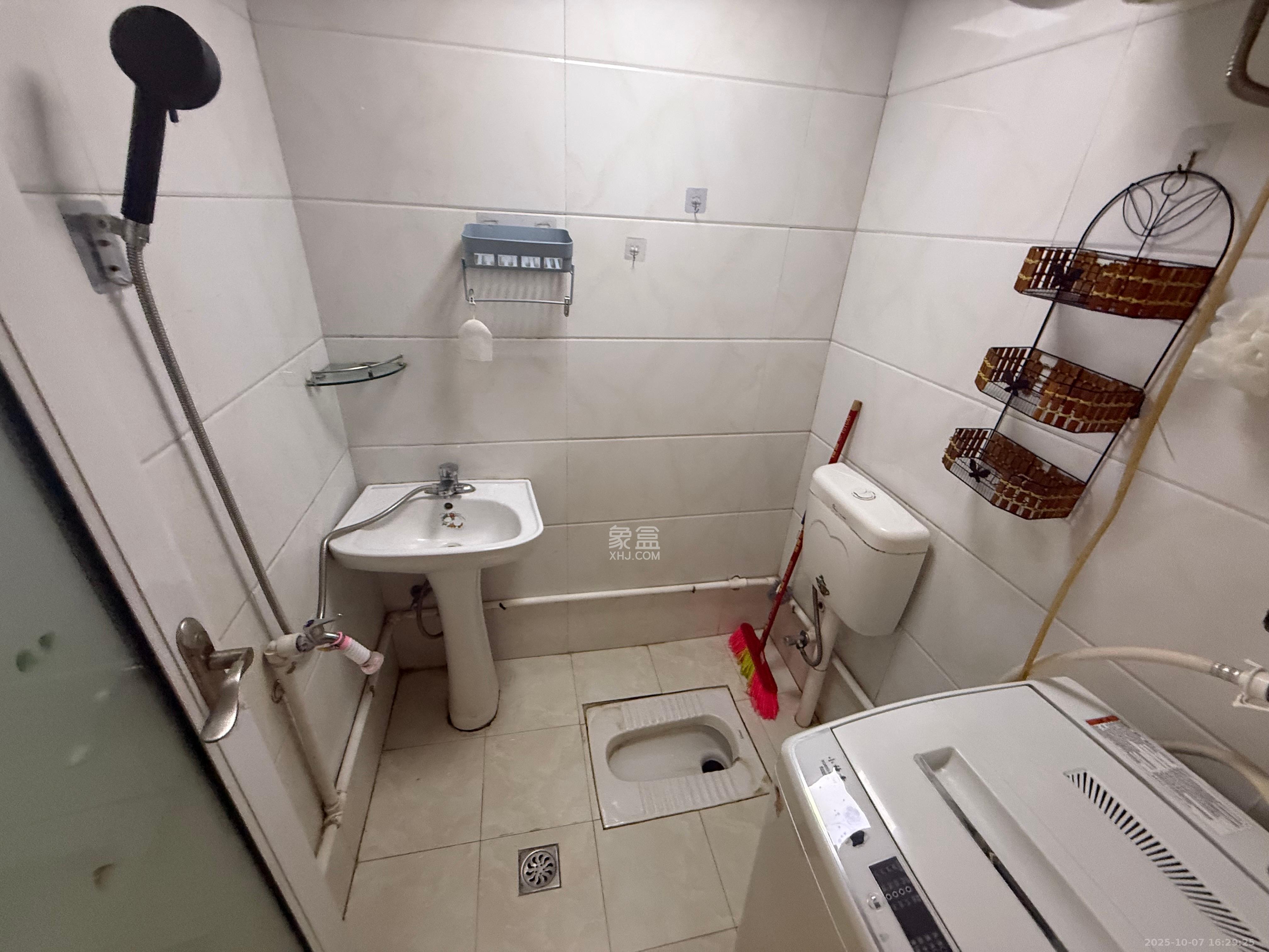 三重星都心  1室1厅1卫    1600.0元/月室内图