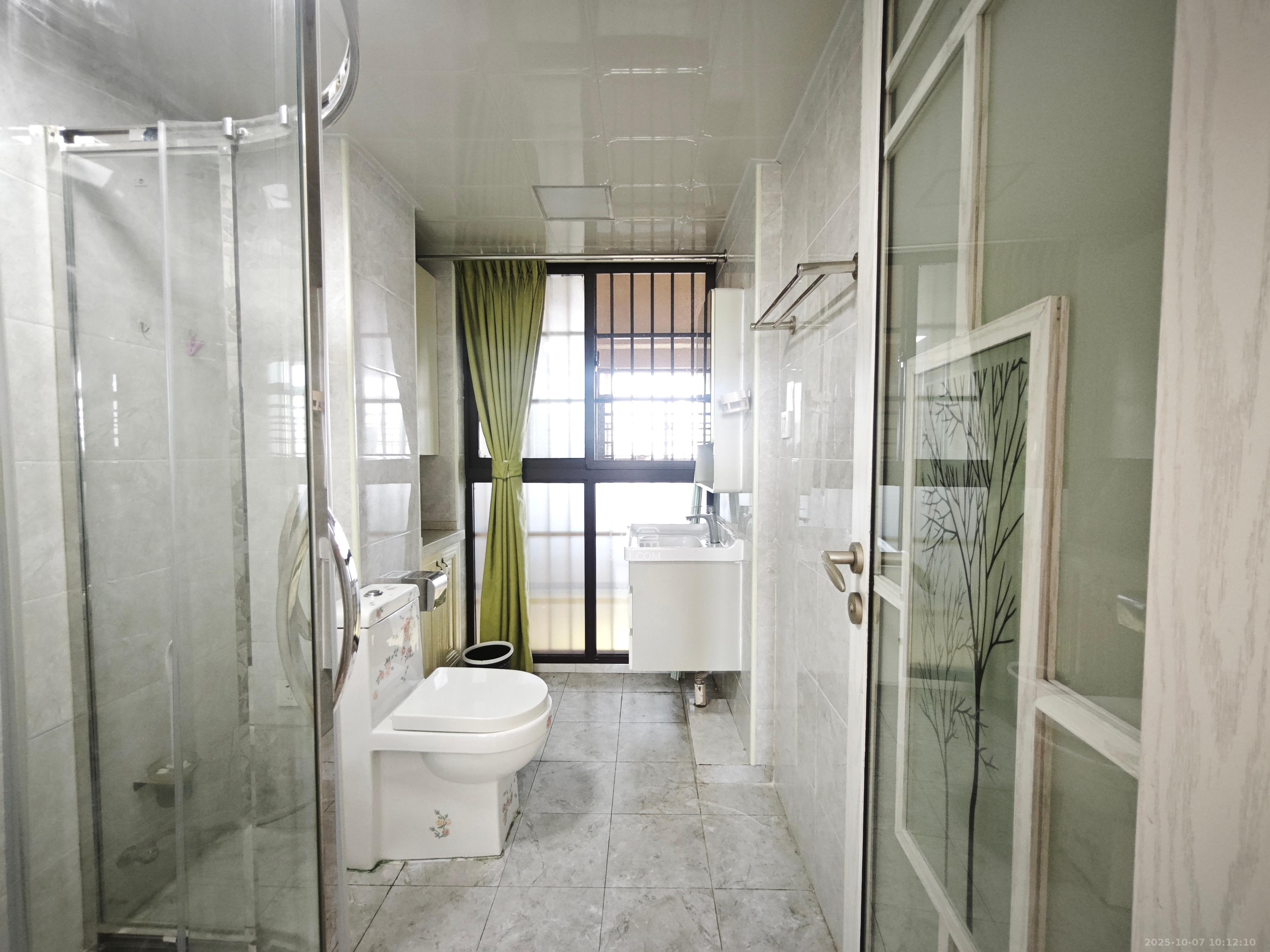 华润置地广场二期  3室2厅2卫    2000.0元/月室内图