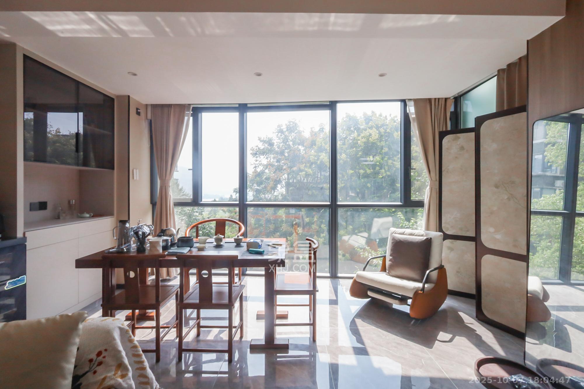 西山汇景一、二期 4室2厅2卫 270.0万 西山汇景一、二期 4室2厅2卫 270.0万阳台