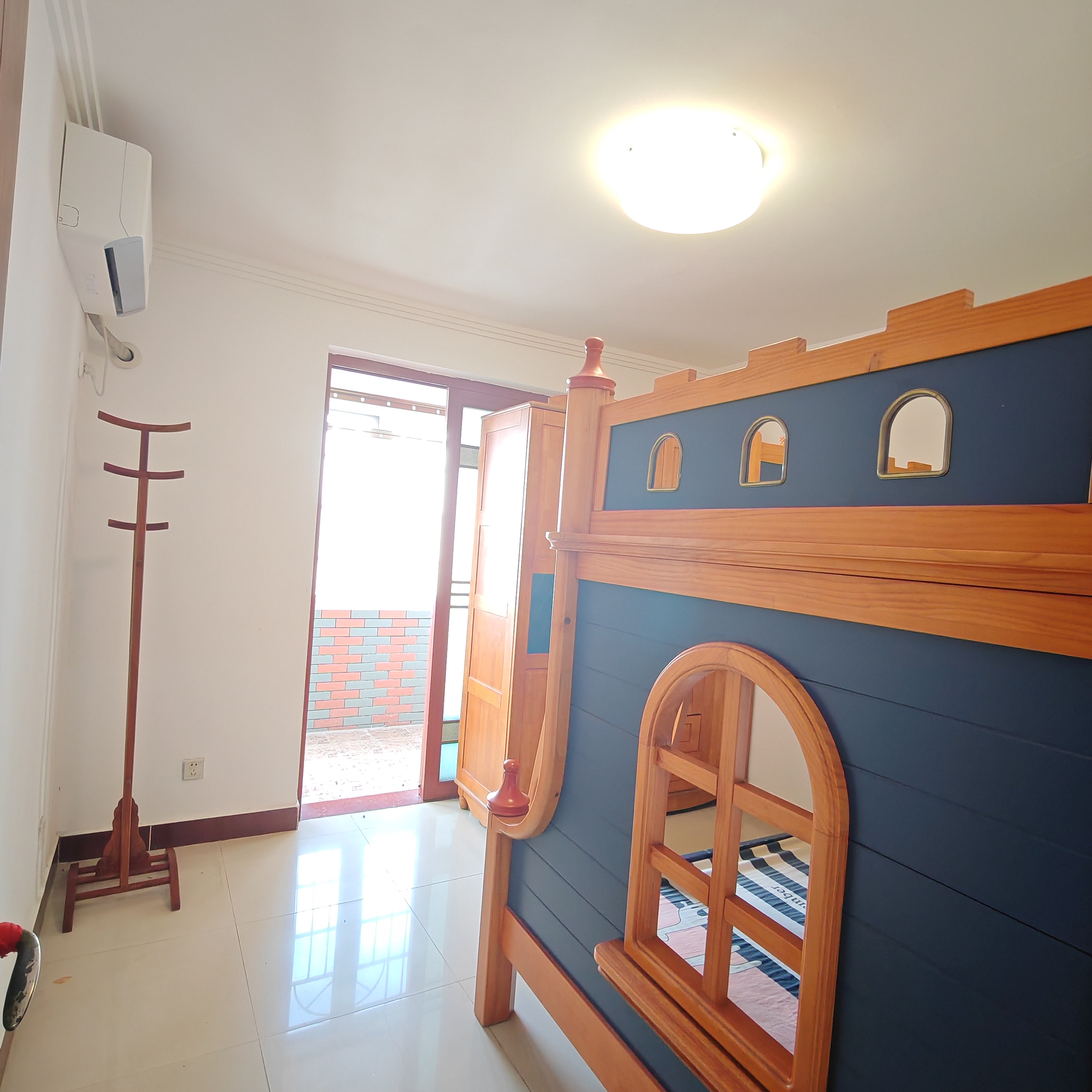 龙华商城  3室1厅1卫    102.0万客厅