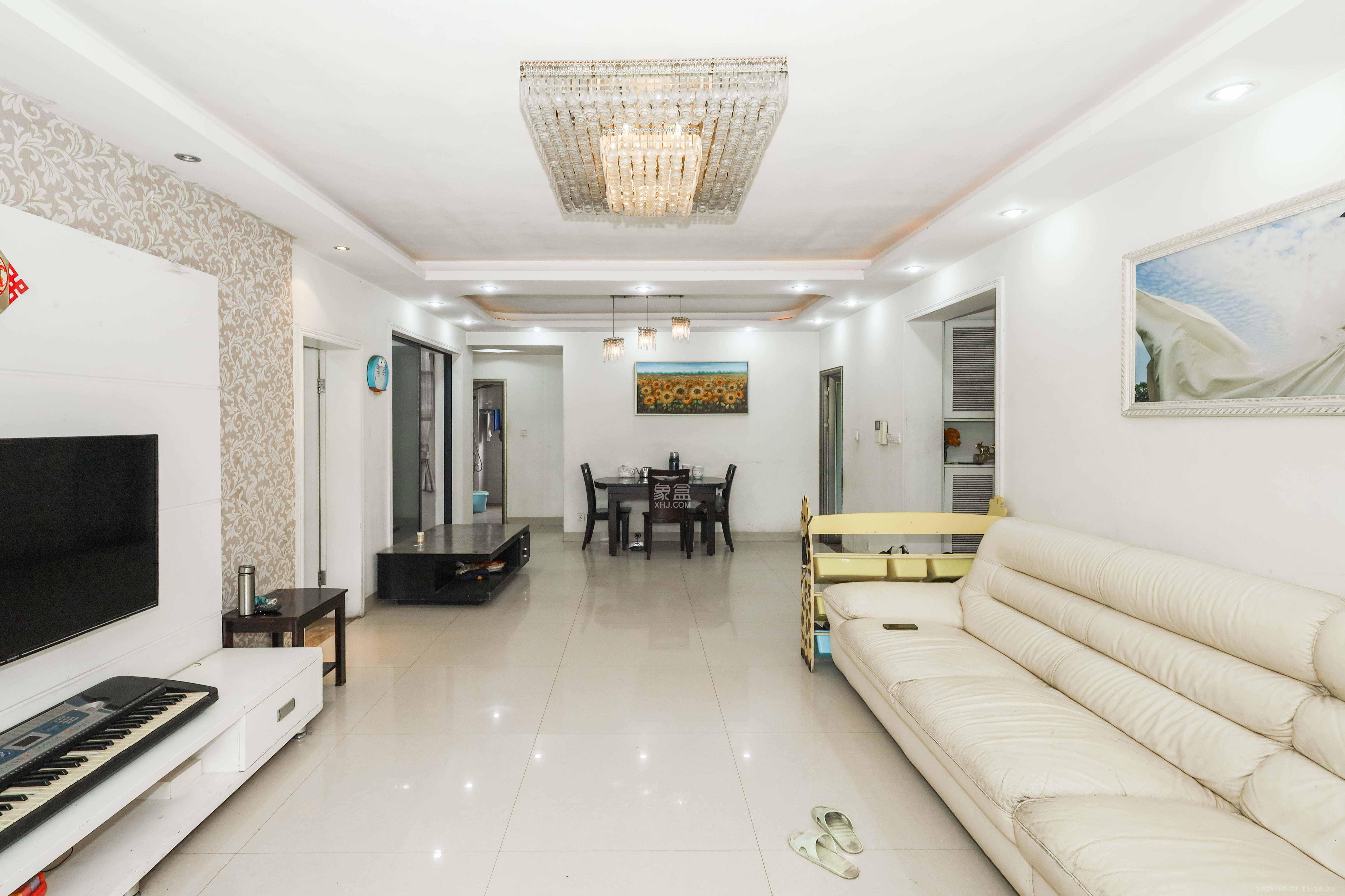 保利麓谷林语A区 4室2厅2卫 108.8万 保利麓谷林语A区 4室2厅2卫 108.8万客厅