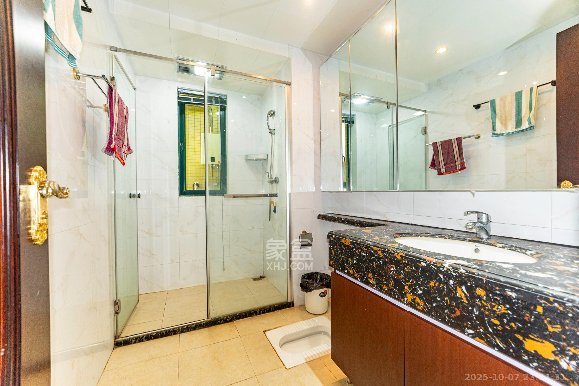 恒大翡翠华庭 3室2厅2卫 95.8万 恒大翡翠华庭 3室2厅2卫 95.8万卫生间