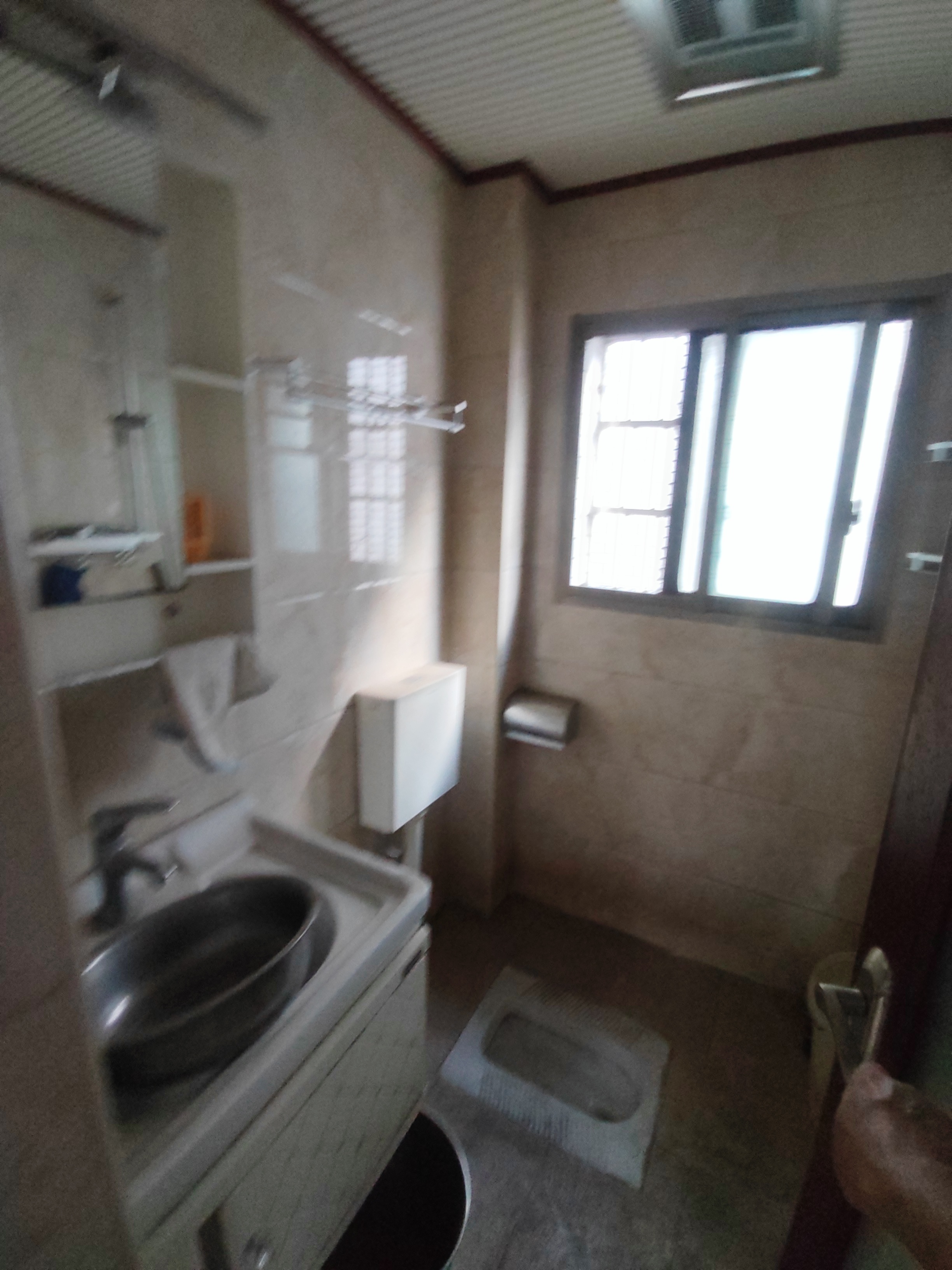 中级人民法院  2室1厅1卫    950.0元/月室内图