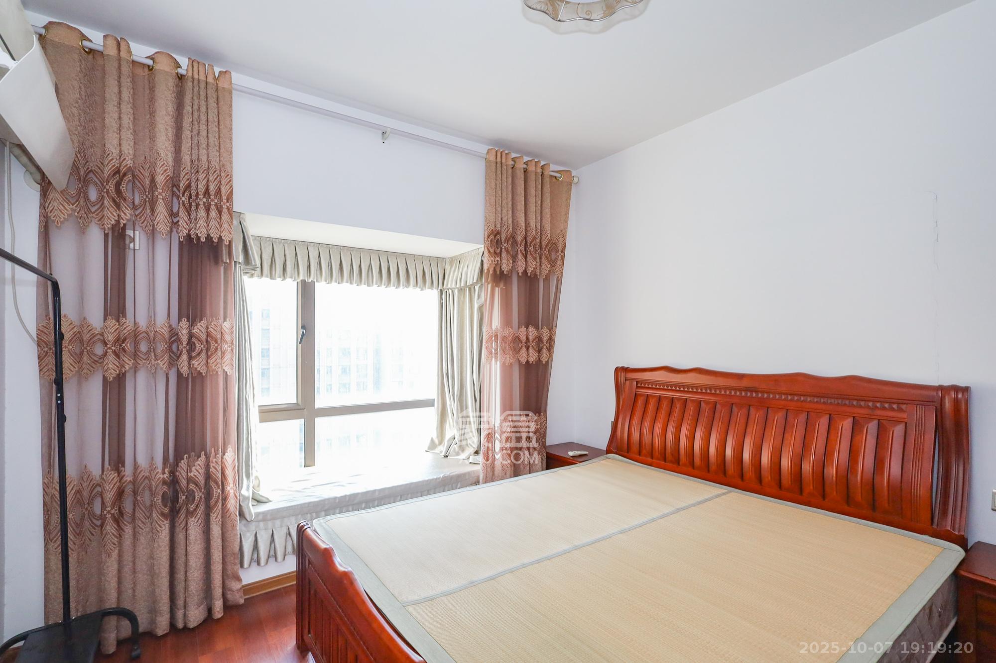 旭辉藏郡（藏郡、旭湘华府)  3室2厅1卫    228.0万卧室