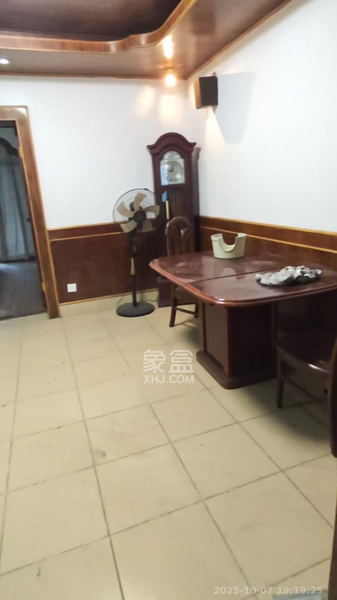 便河边社区  2室1厅1卫    2000.0元/月 便河边社区  2室1厅1卫    2000.0元/月