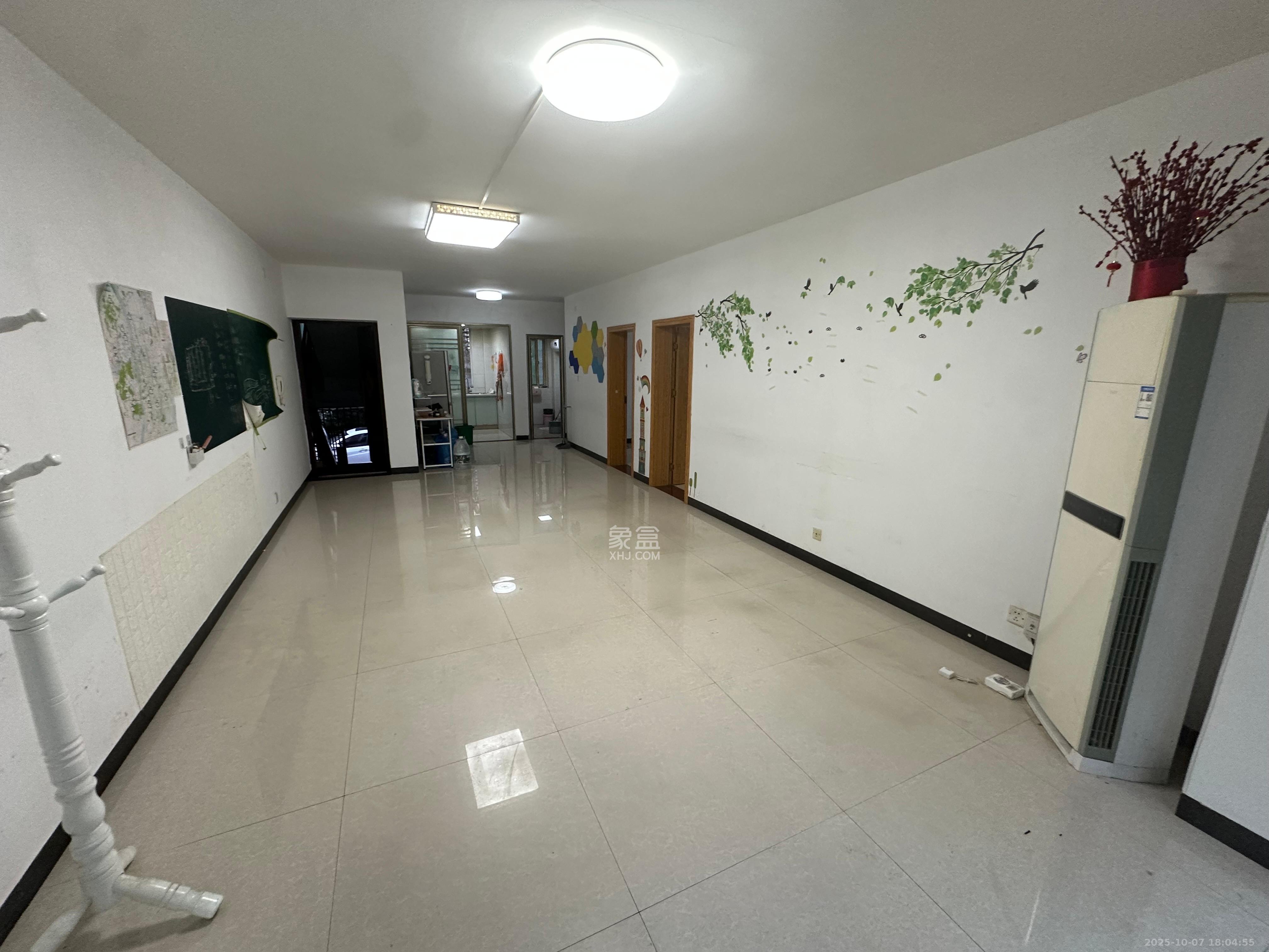 恩瑞麓山名园（龙王港小区）  3室2厅1卫    2500.0元/月室内图