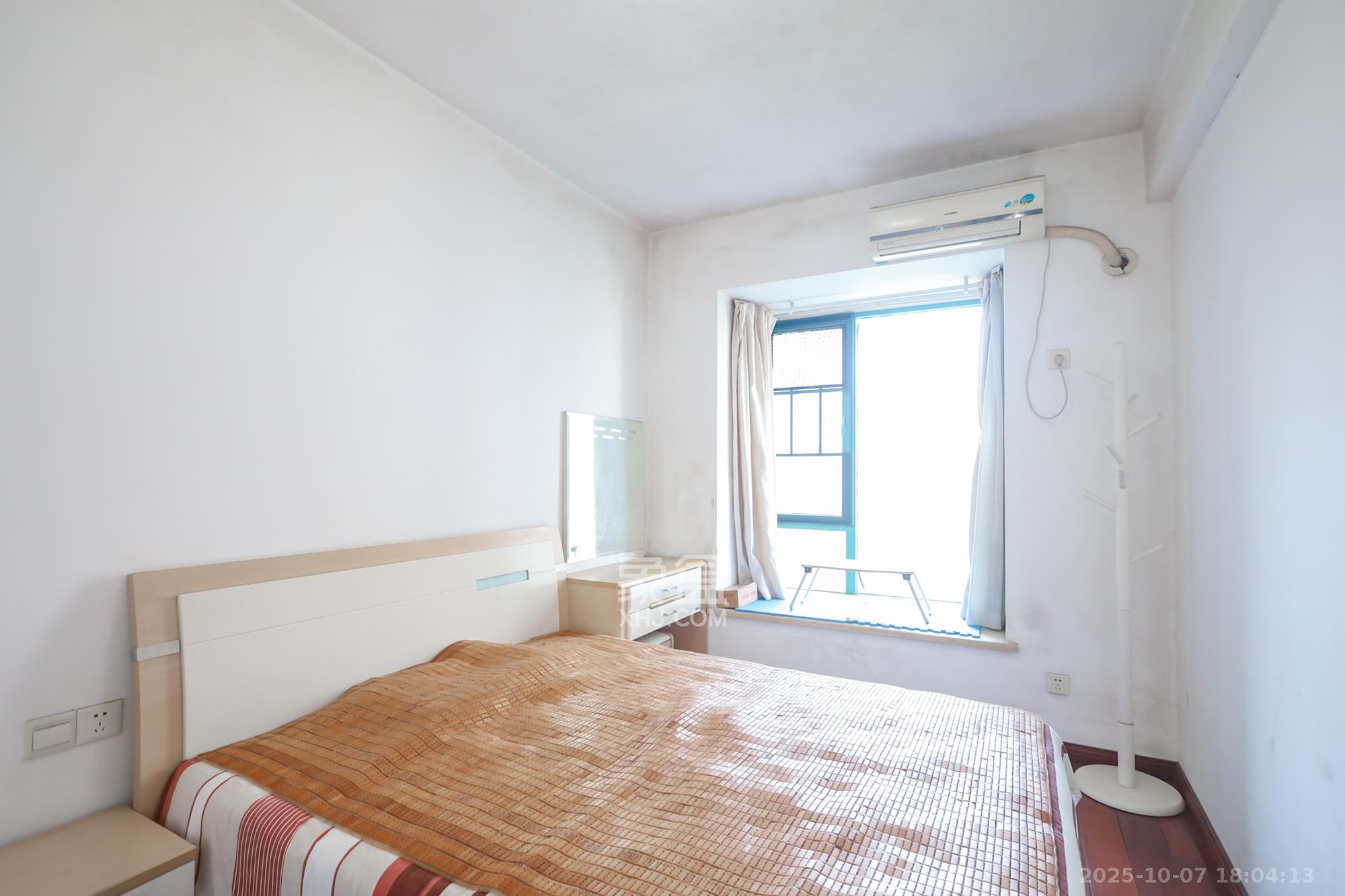 景秀江山 4室2厅2卫 150.0万 景秀江山 4室2厅2卫 150.0万卧室