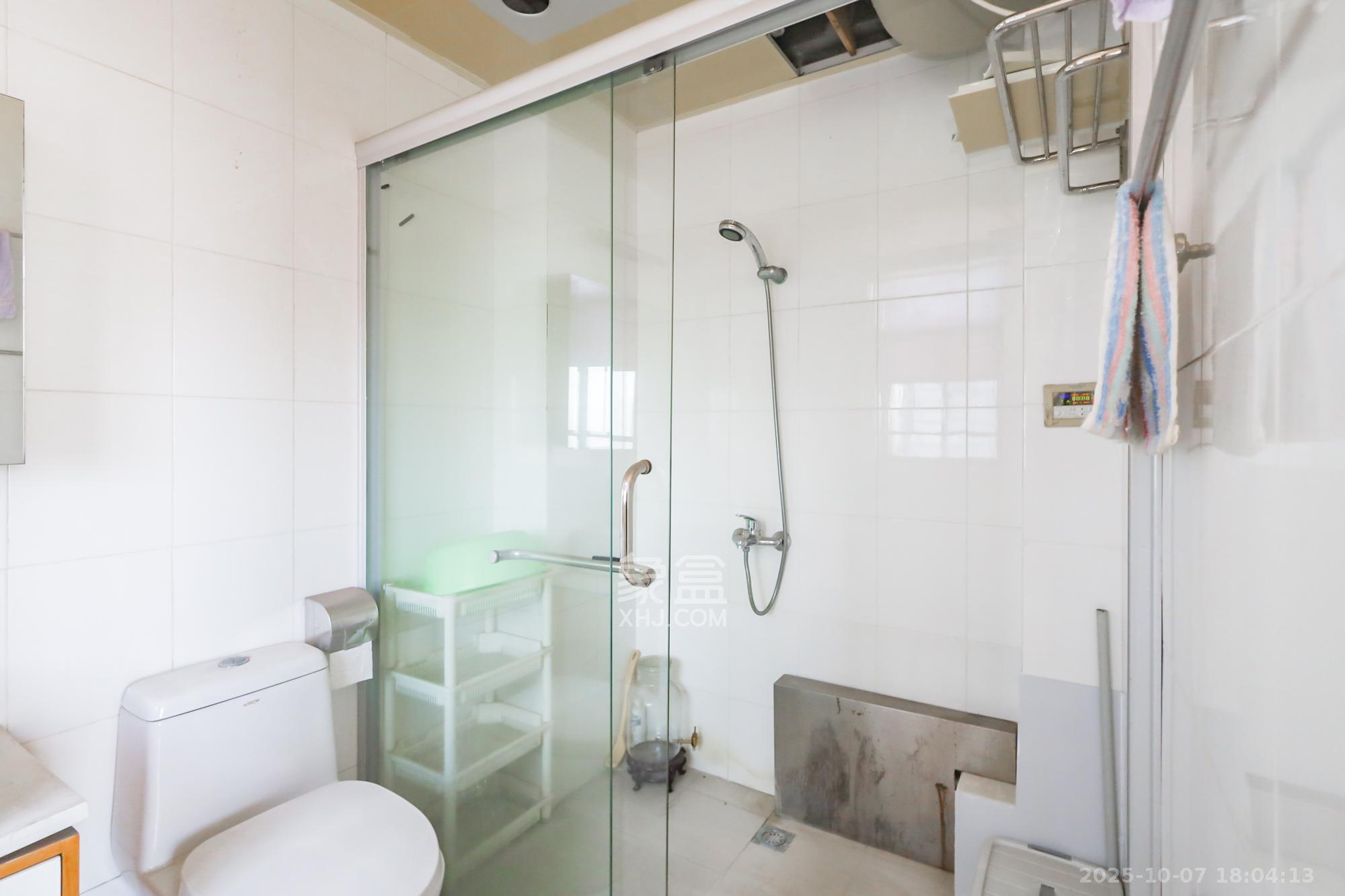 景秀江山 4室2厅2卫 150.0万 景秀江山 4室2厅2卫 150.0万卫生间