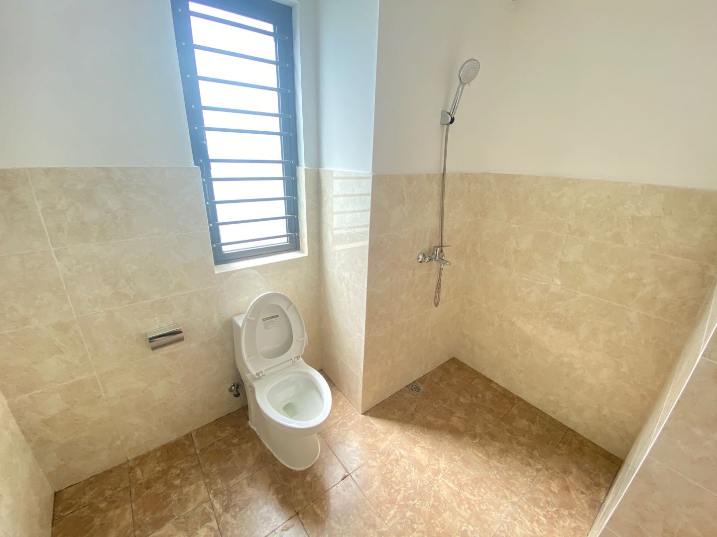 融创海口一号  3室2厅2卫    215.0万 融创海口一号  3室2厅2卫    215.0万客厅