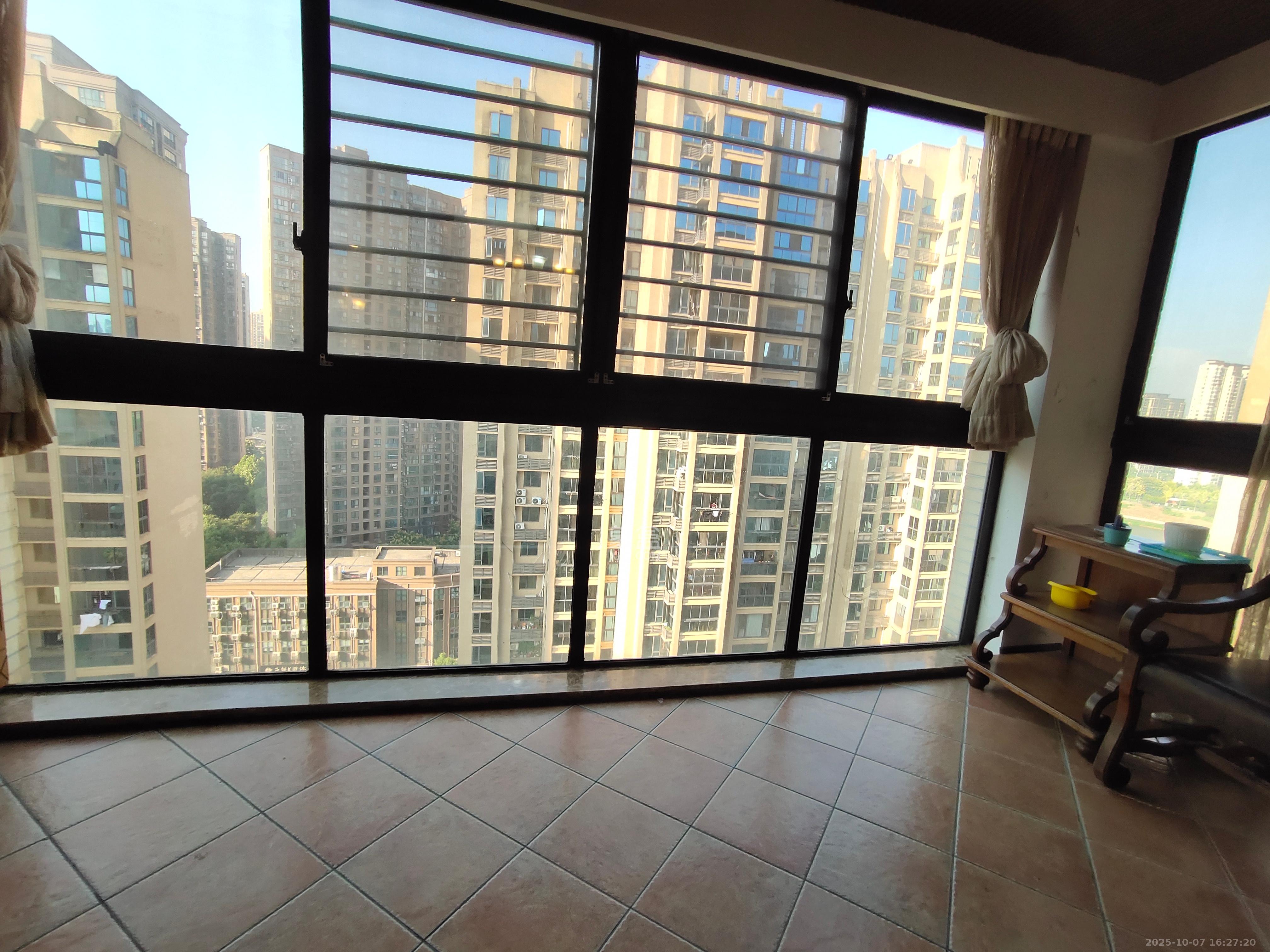 长房白沙湾 4室2厅2卫 3380.0元/月 长房白沙湾 4室2厅2卫 3380.0元/月室内图