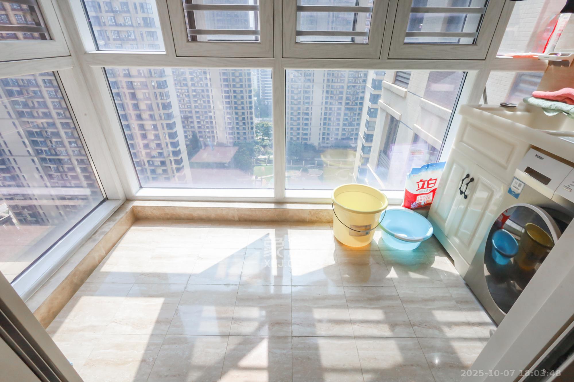 保利西海岸B区  3室2厅2卫    168.0万 保利西海岸B区  3室2厅2卫    168.0万阳台