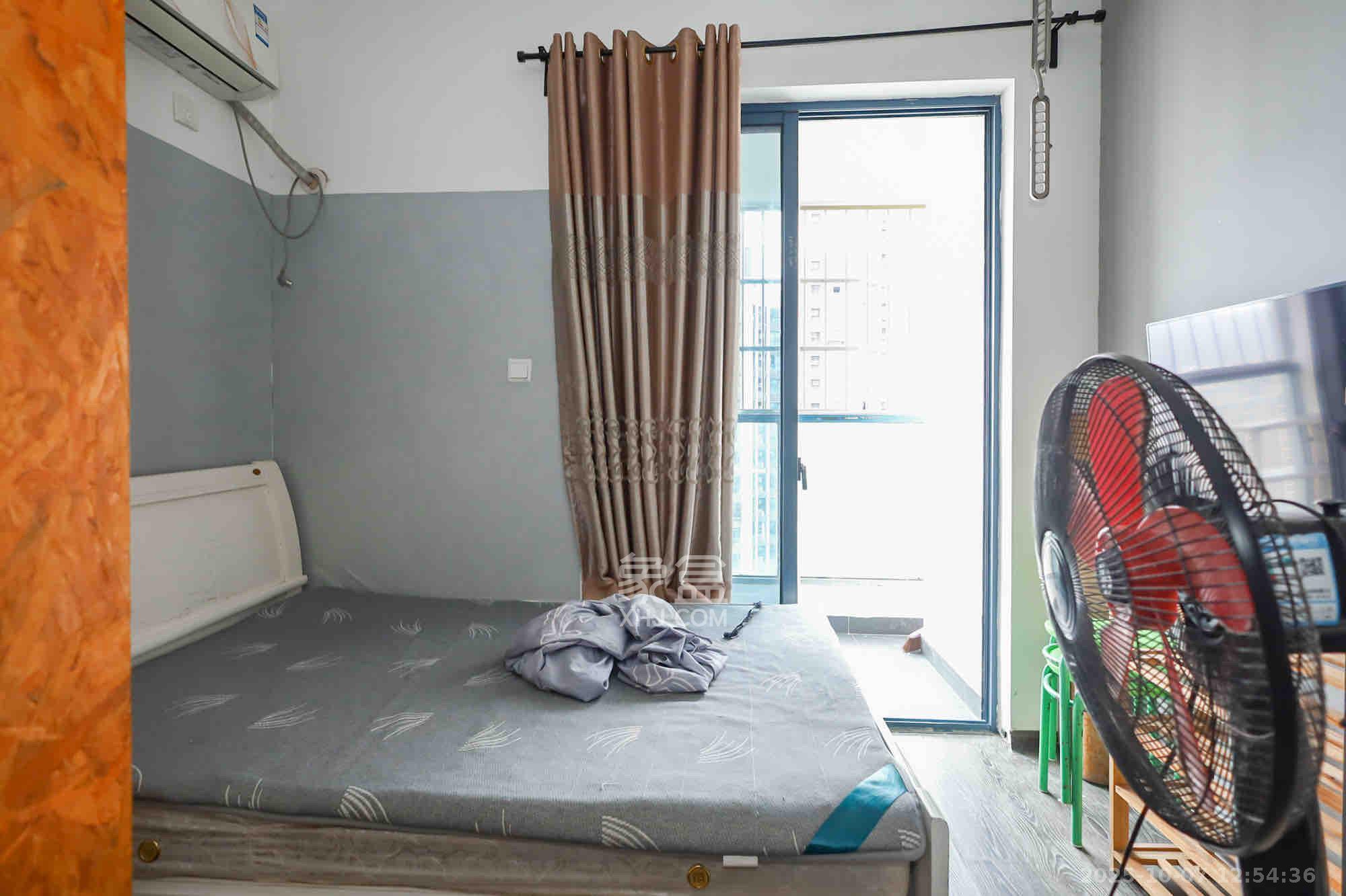 绿地中央广场  1室1厅1卫    1200.0元/月 绿地中央广场  1室1厅1卫    1200.0元/月室内图