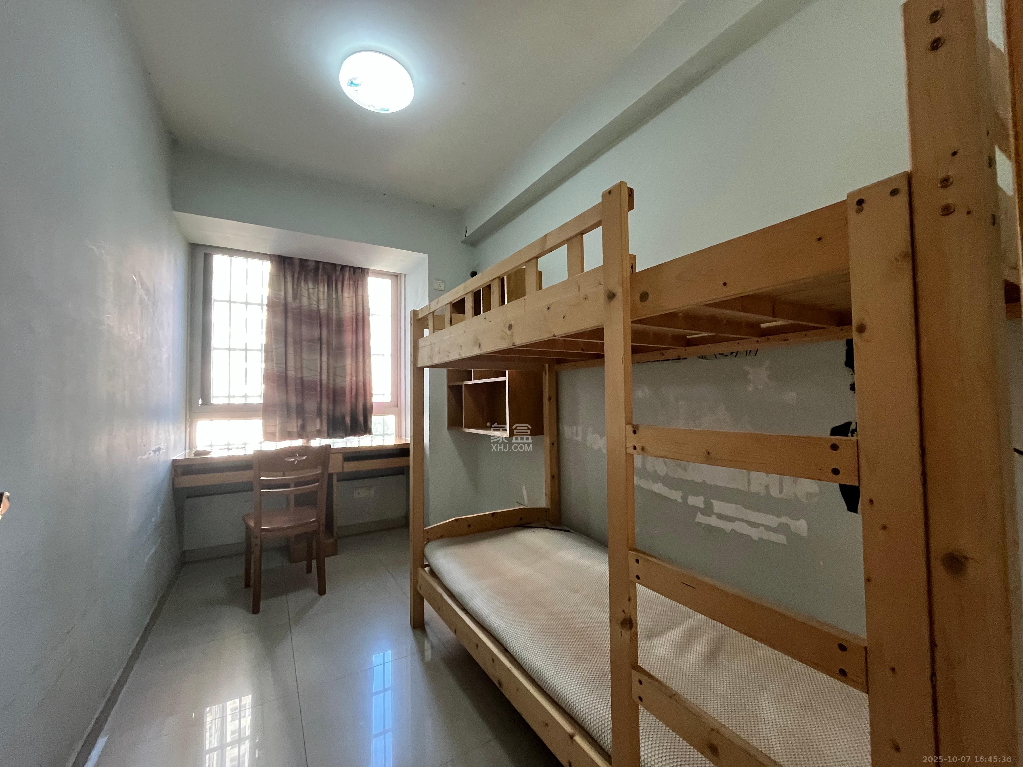 山水华景  3室2厅1卫    2000.0元/月室内图