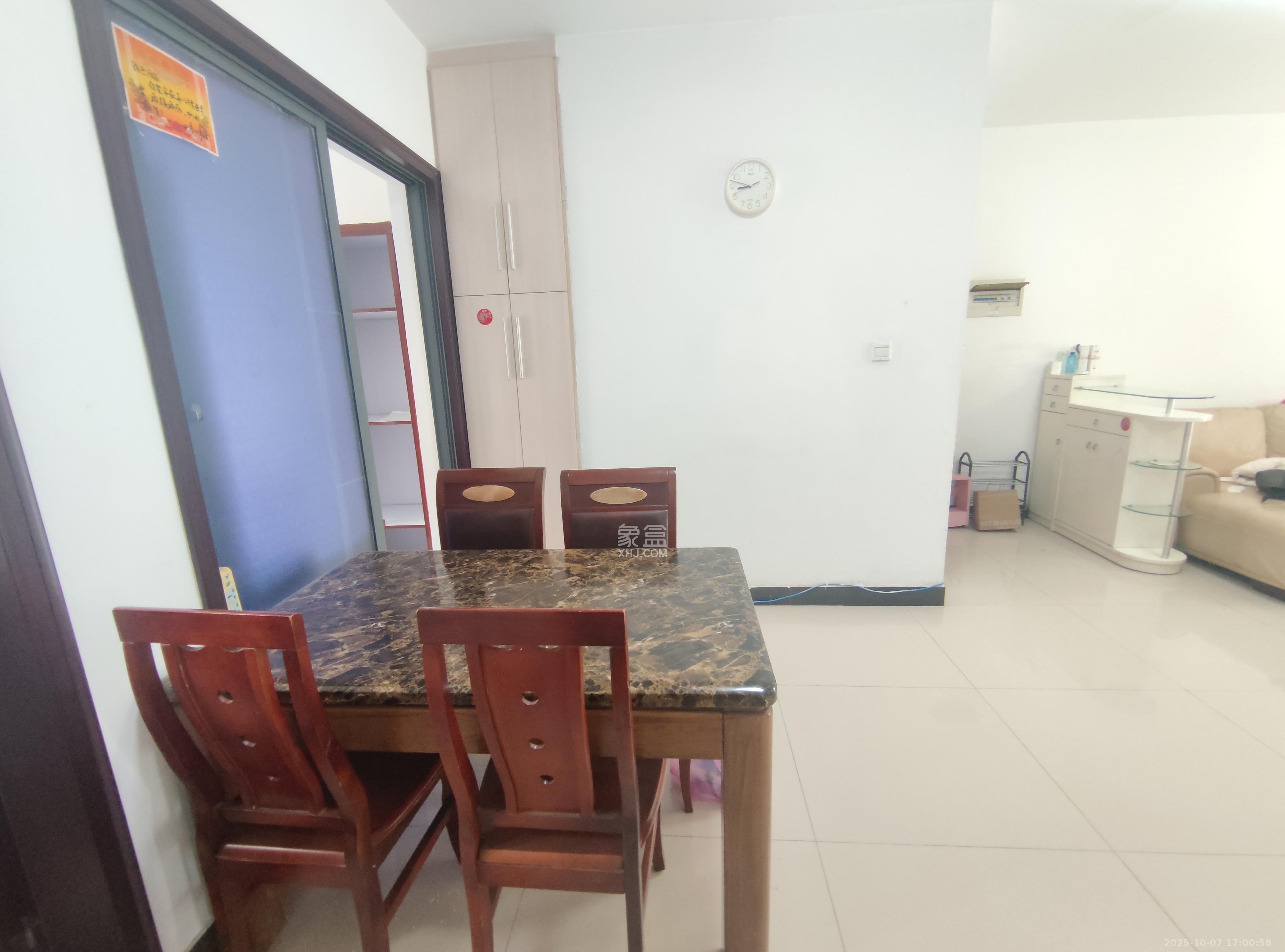 中城丽景香山园 3室2厅1卫 2600.0元/月 中城丽景香山园 3室2厅1卫 2600.0元/月室内图