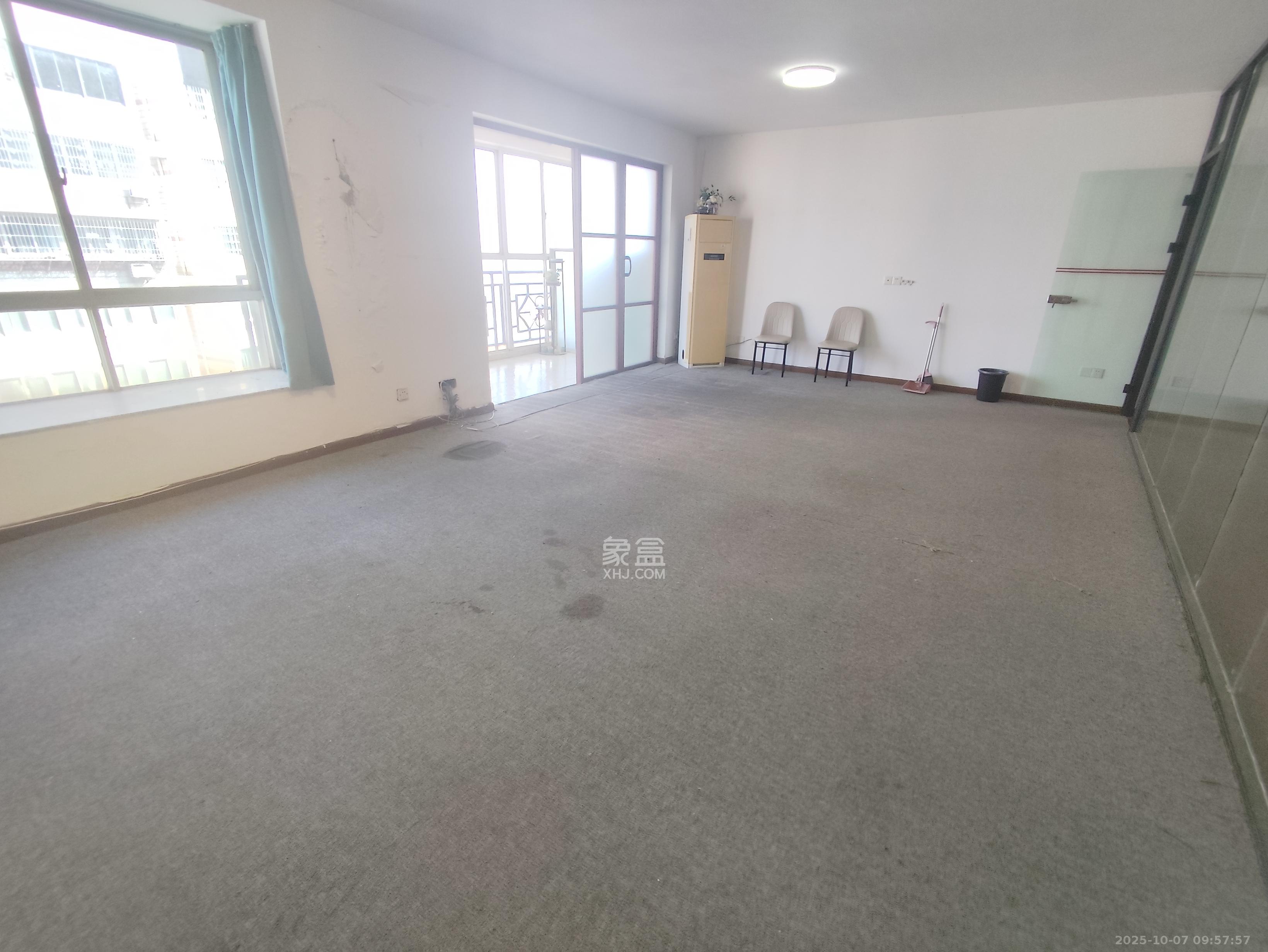 湖南财富中心  3室2厅2卫    4500.0元/月 湖南财富中心  3室2厅2卫    4500.0元/月室内图