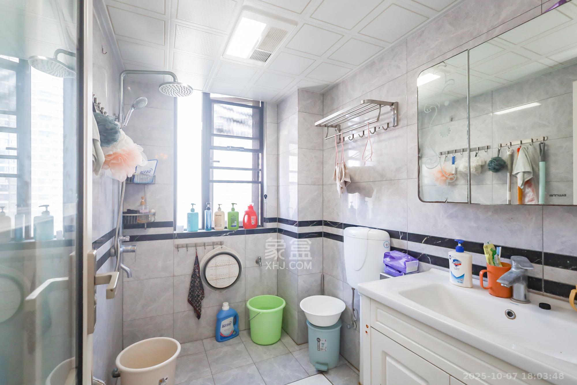 保利西海岸B区  3室2厅2卫    168.0万 保利西海岸B区  3室2厅2卫    168.0万卫生间