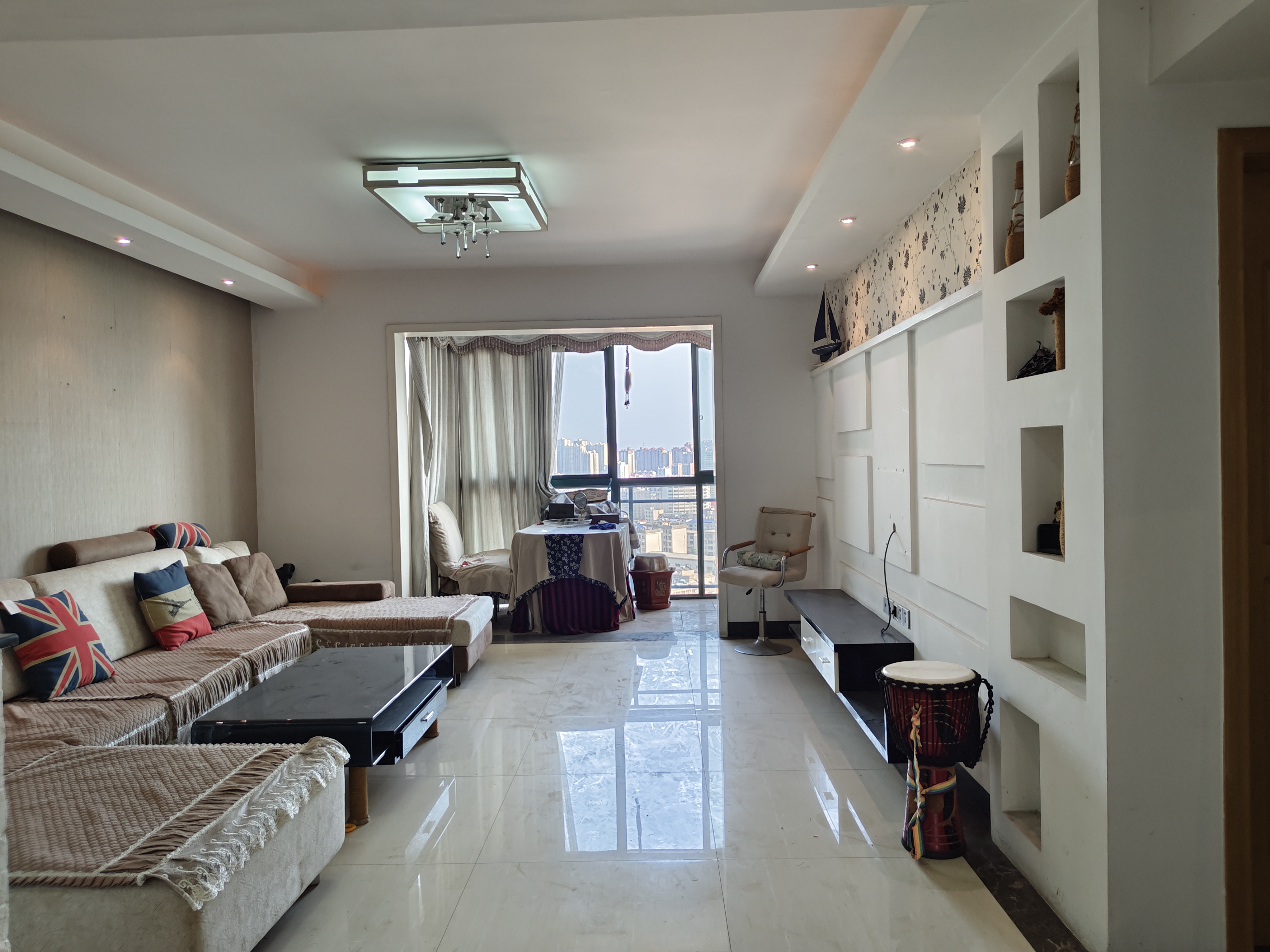 吉泰邦臣 3室2厅2卫 69.8万 吉泰邦臣 3室2厅2卫 69.8万客厅